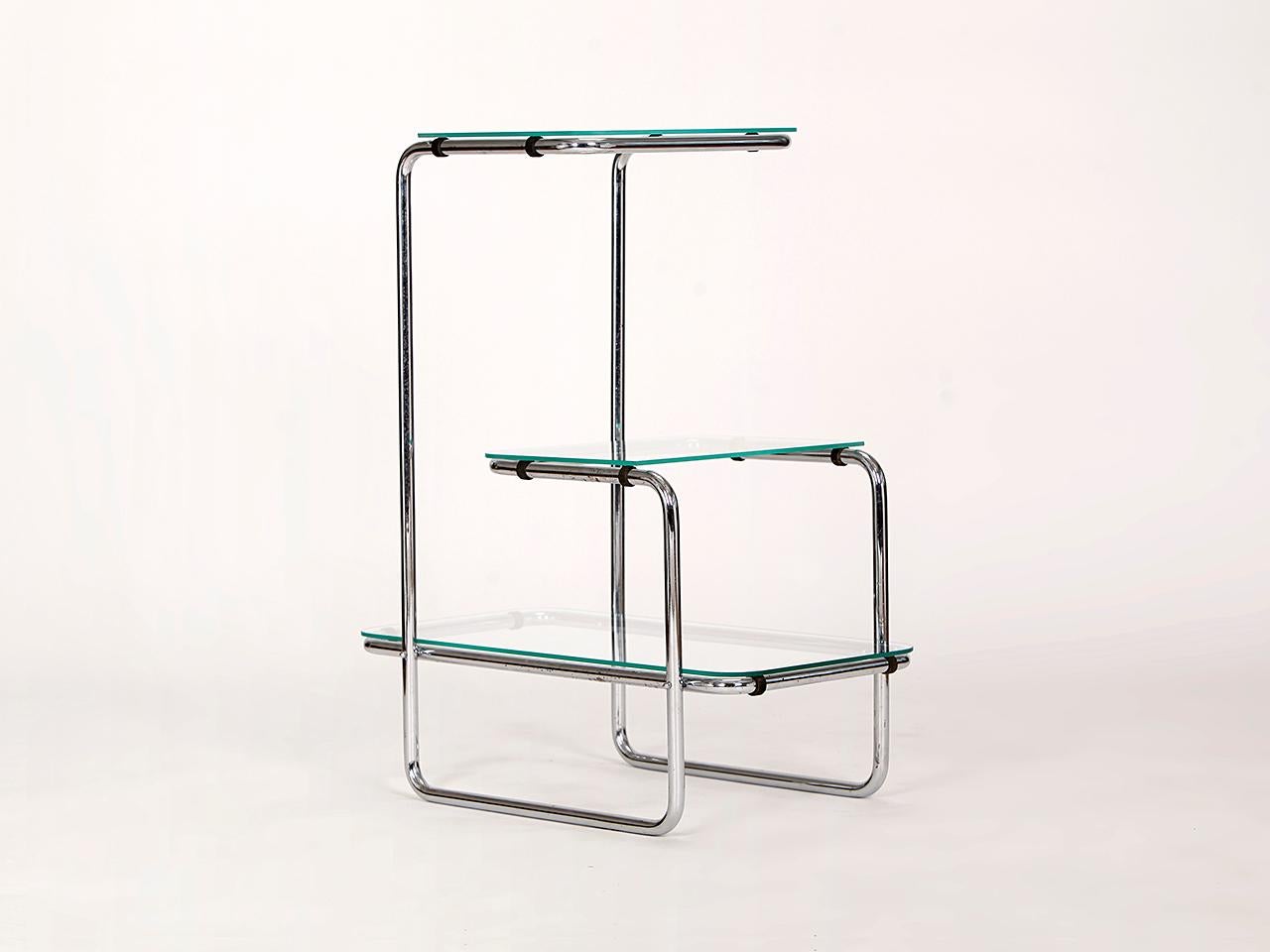 This étagère was designed by Emile Guyot in the 1920s for Thonet. This edition was produced by Mücke-Melder / Frystat in the 1930s under license. It features its original chrome and rubber mounts. This piece has a production mark of the