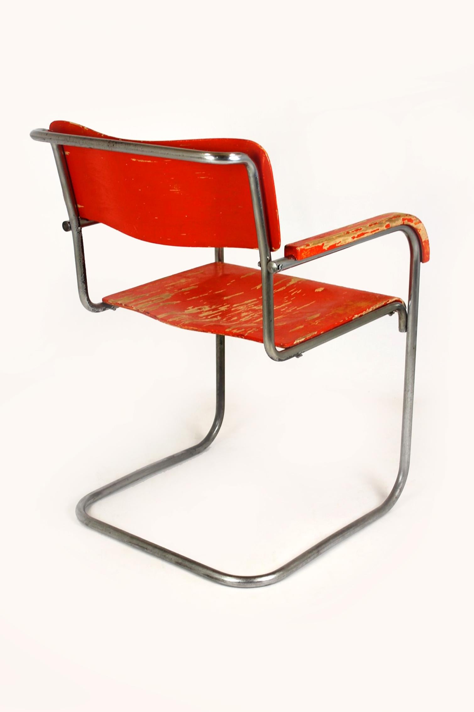Freitragender Bauhaus B34-Stuhl aus Sperrholz und Chrom von Marcel Breuer, 1930er Jahre im Zustand „Relativ gut“ im Angebot in Żory, PL