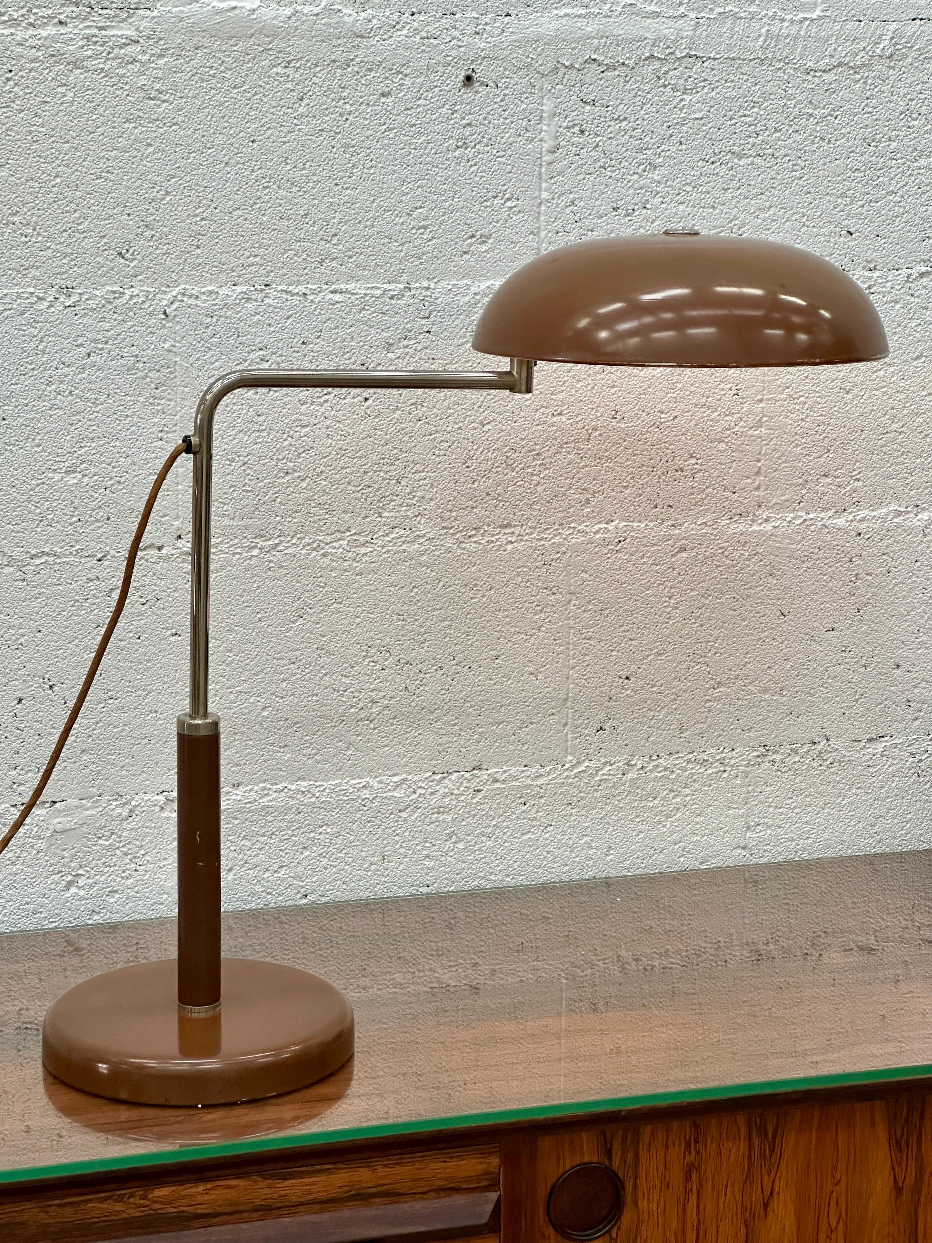 Bauhaus BAG Turgi braune Schreibtischlampe von Alfred Muller (Schweiz) 1930er Jahre im Angebot 3