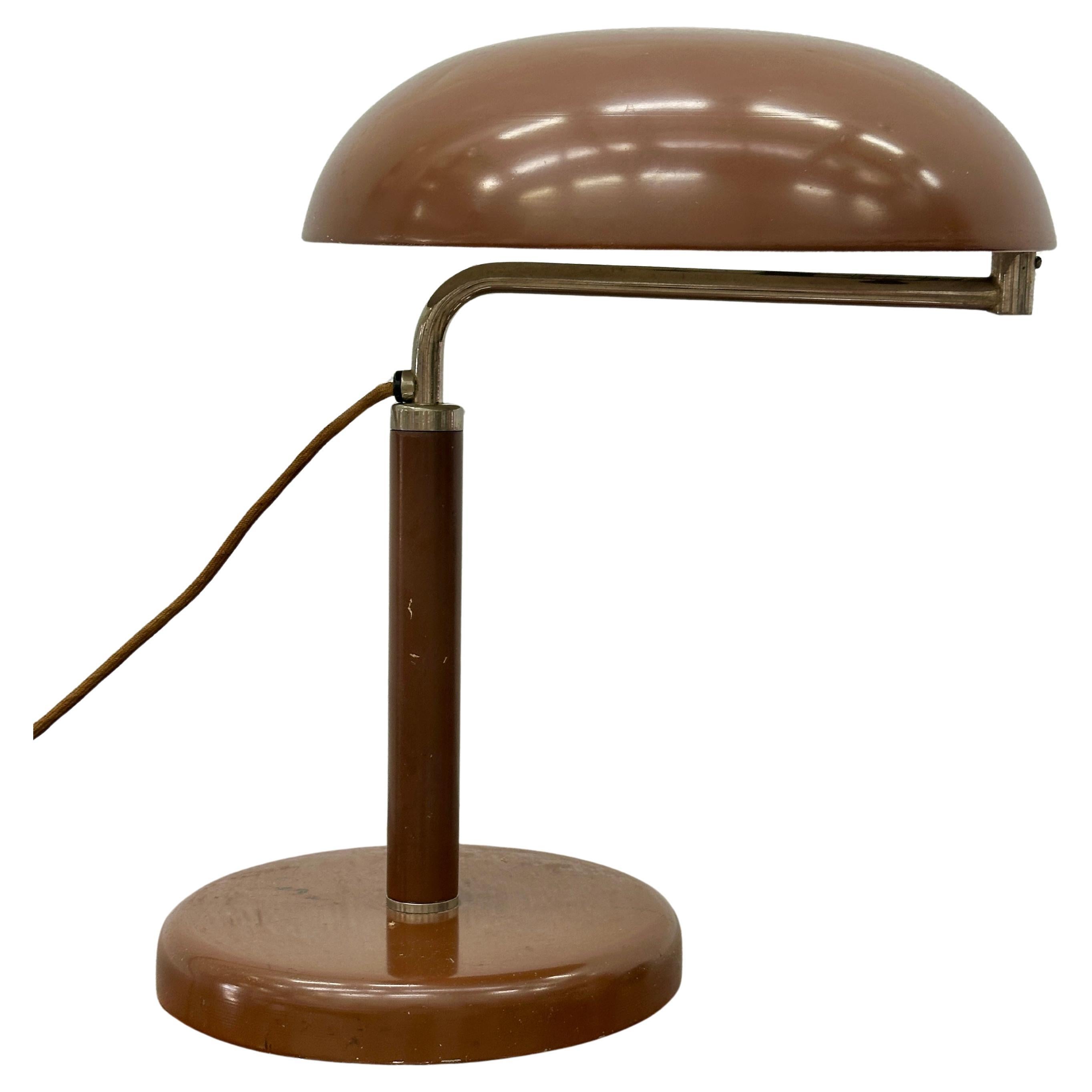 Bauhaus BAG Turgi braune Schreibtischlampe von Alfred Muller (Schweiz) 1930er Jahre im Angebot