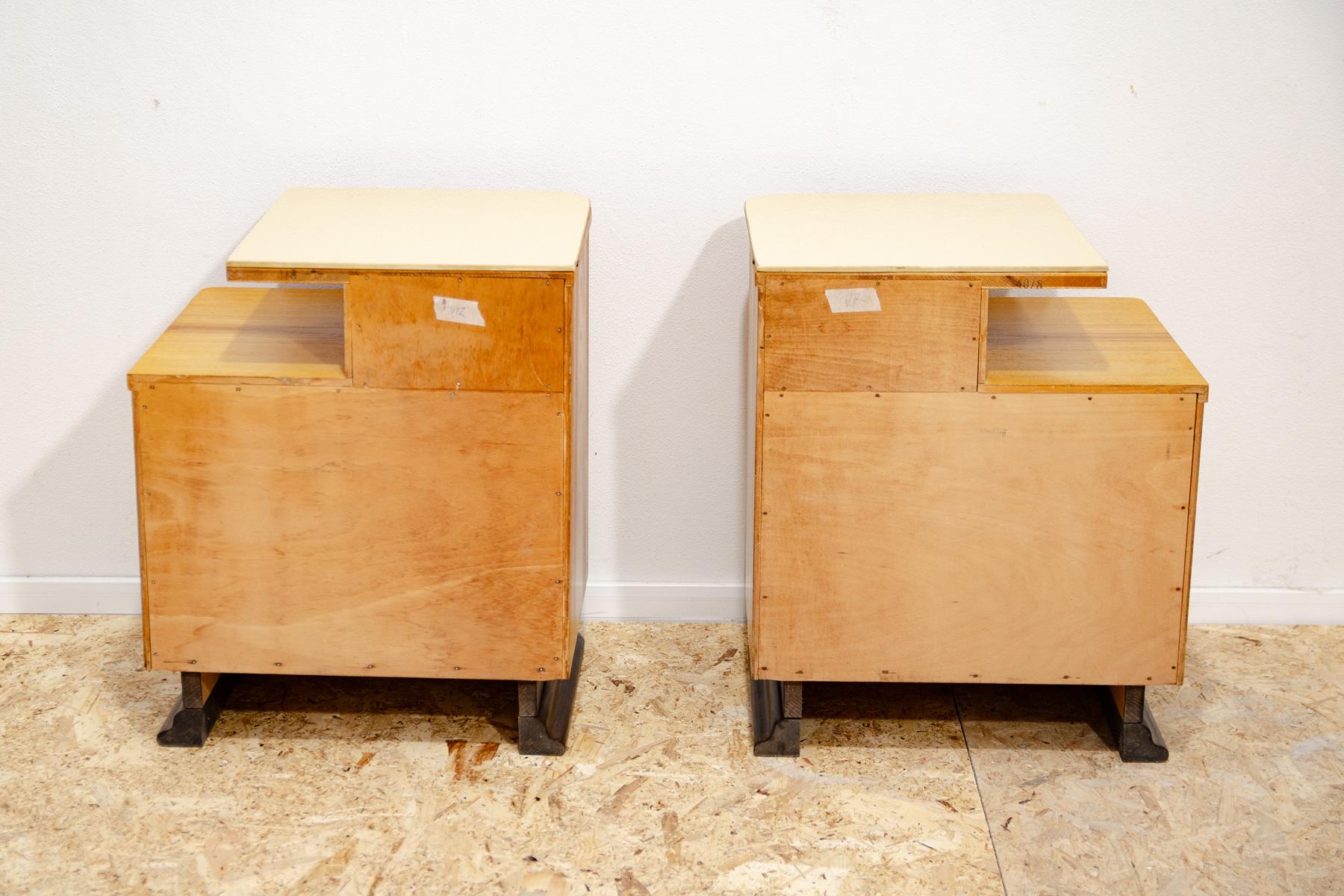 Bauhaus bedside tables by Jindřich Halabala, Czechoslovakia 1930´s, set of 2 For Sale 12