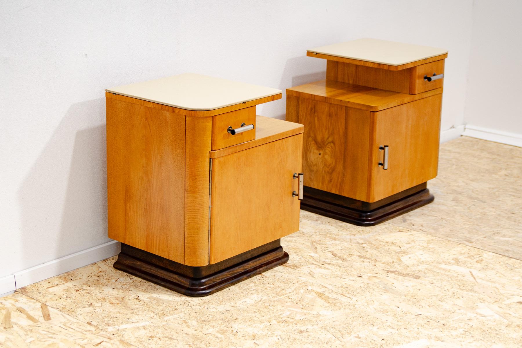 20th Century Bauhaus bedside tables by Jindřich Halabala, Czechoslovakia 1930´s, set of 2 For Sale
