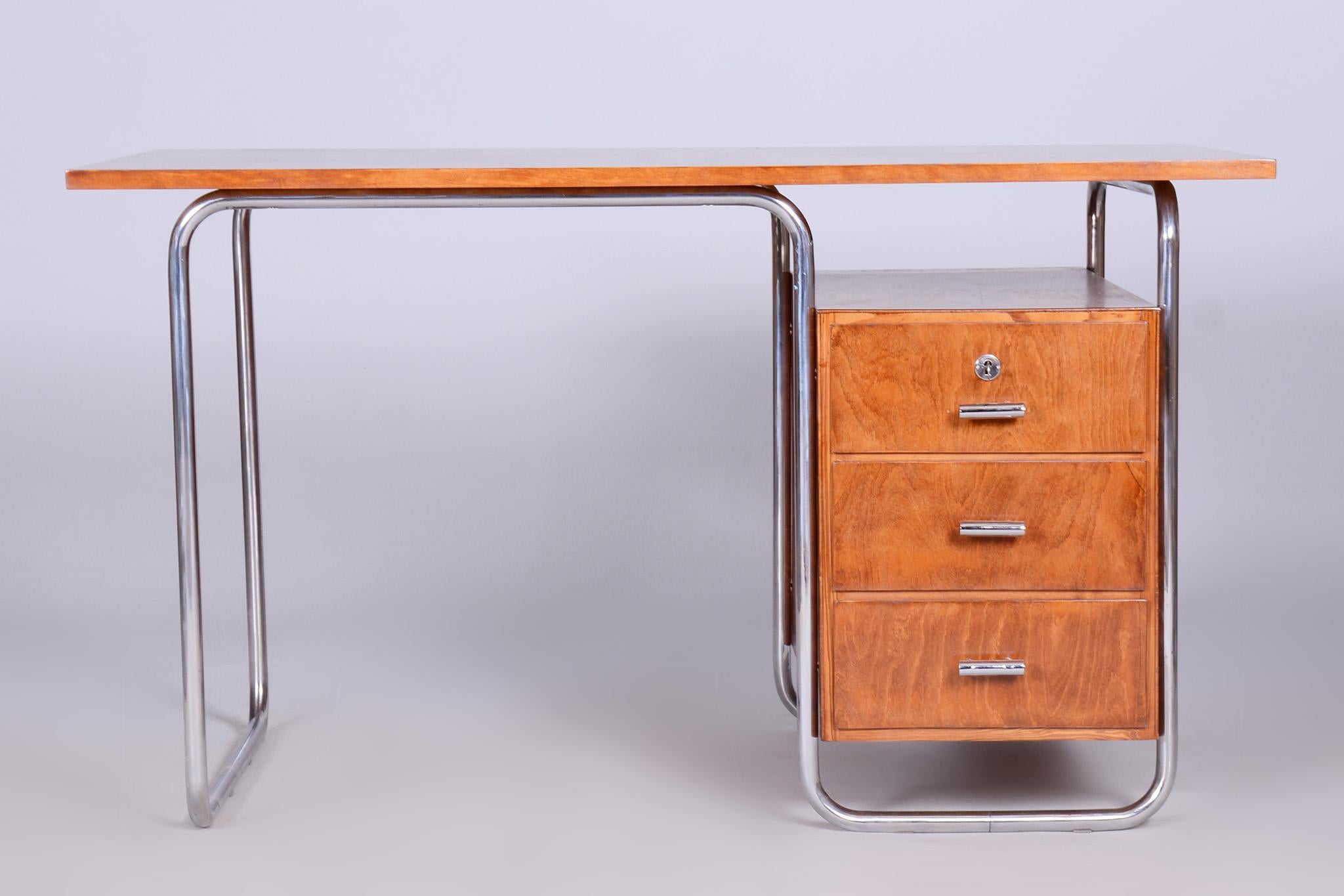 Restored writing desk with a frame in tubular chromed steel.

Designed by Robert Slezak in the 1930s.
Material: Beech, chrome-plated steel.
Number of drawers: 3.

Wood is completely restored. 
Tubular steel with original chrome plating and