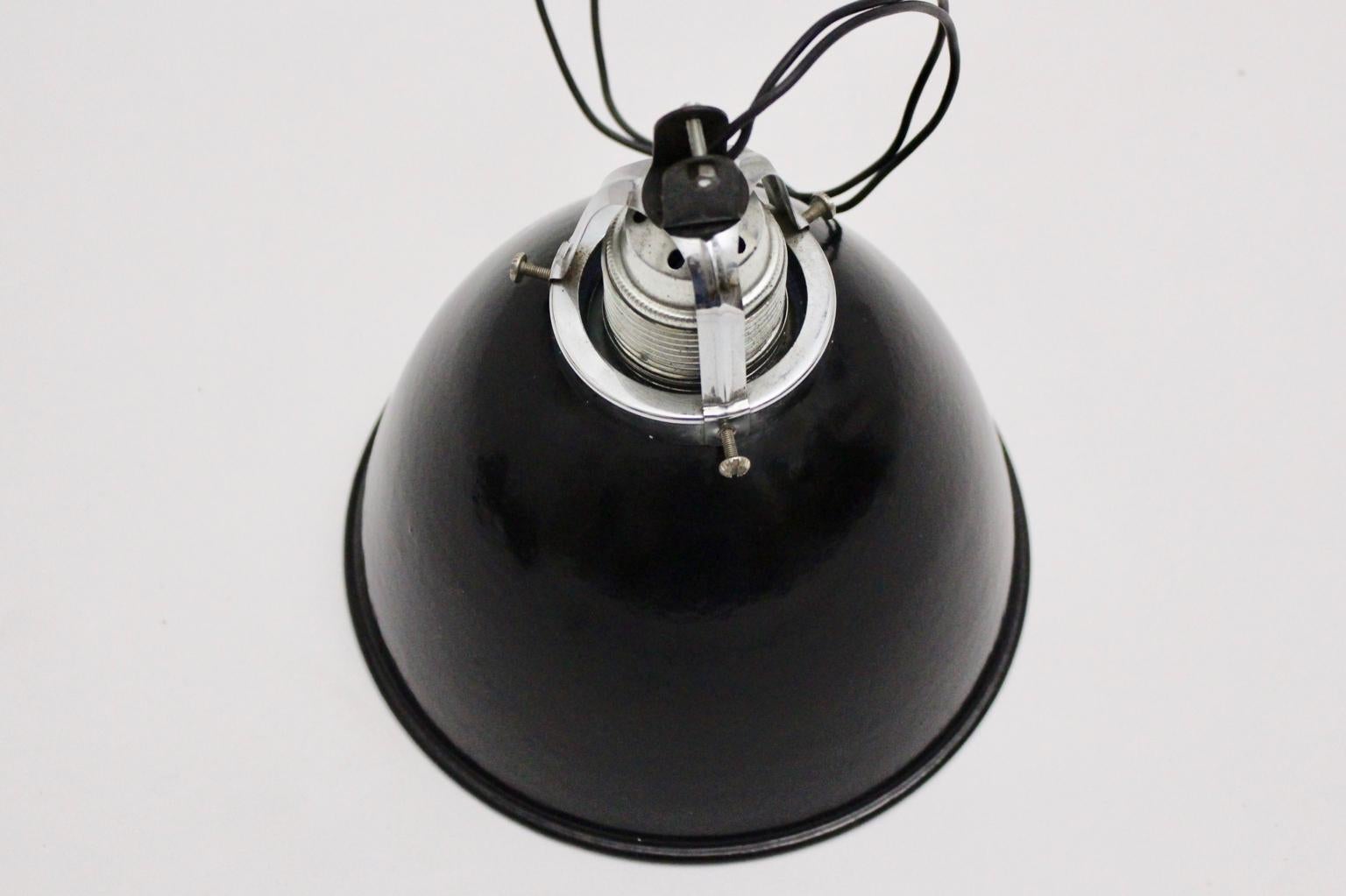 Bauhaus Vintage Black and White Email Hanging Lamp, 1920s, Germany In Good Condition For Sale In Vienna, AT