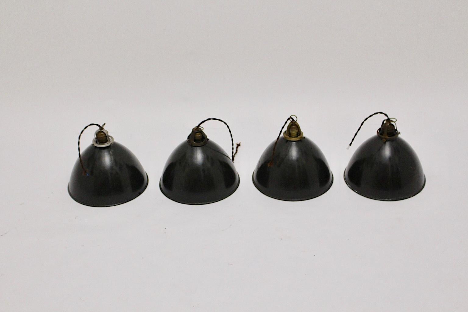 Bauhaus Black and White Vintage Set of four Email Hanging Lamps, 1920s, Germany In Good Condition For Sale In Vienna, AT