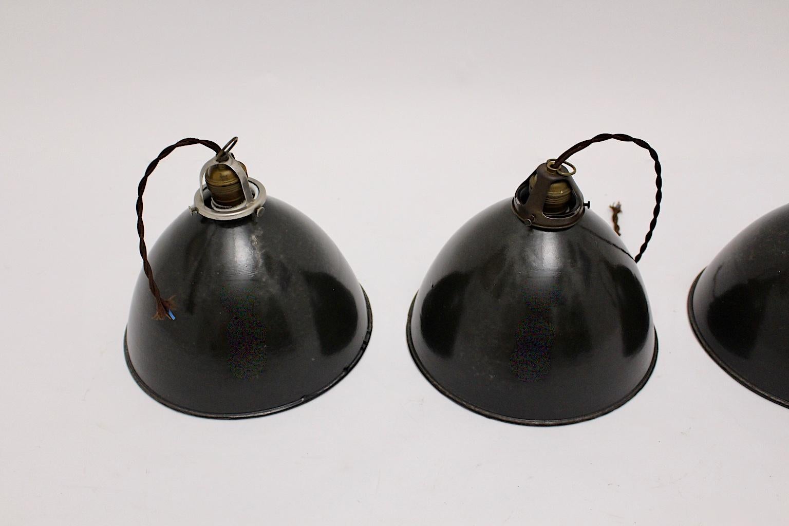 Bauhaus Black and White Vintage Set of four Email Hanging Lamps, 1920s, Germany For Sale 3