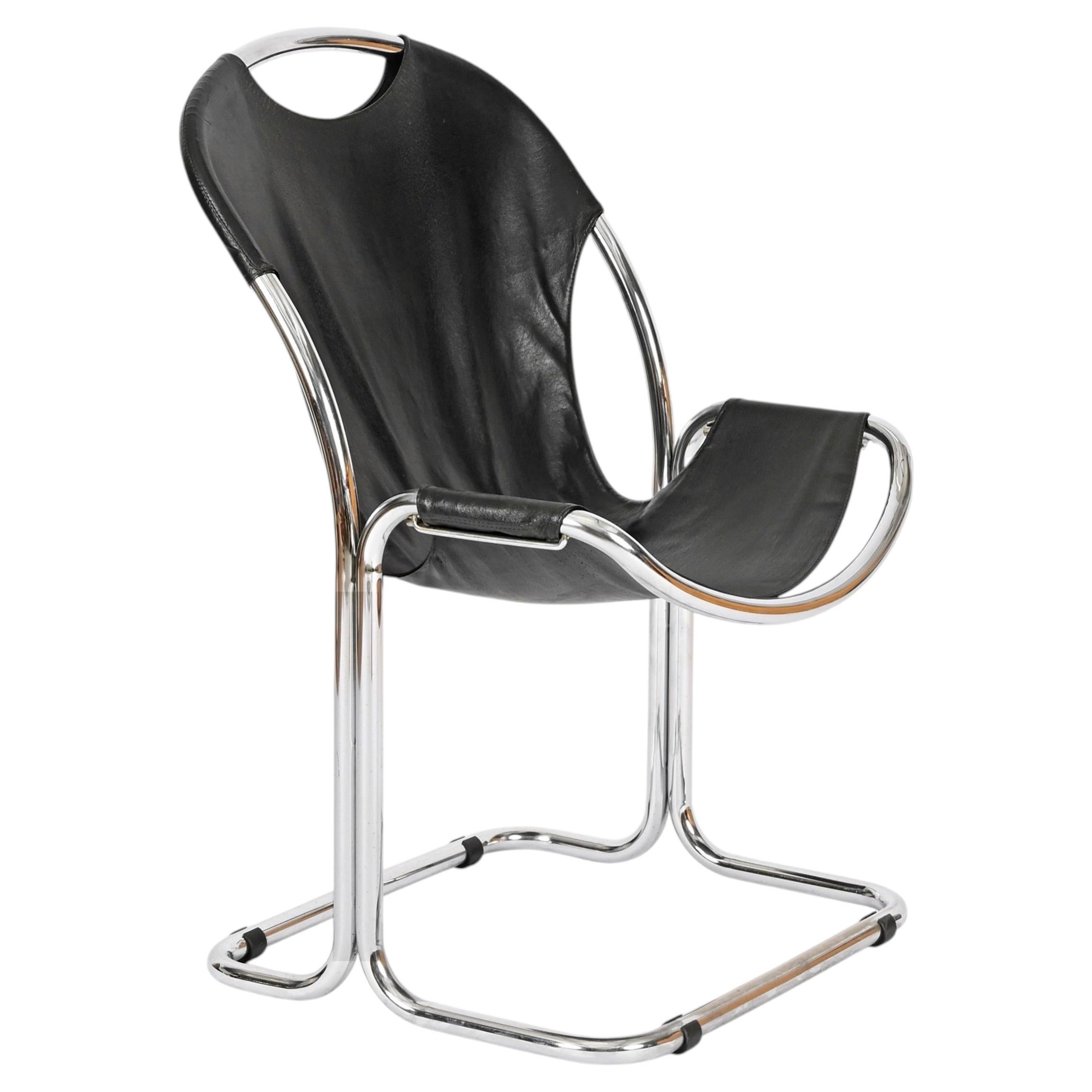 Silla cantilever de Bauhaus en cuero negro y cromo, Italia, década de 1960 en venta