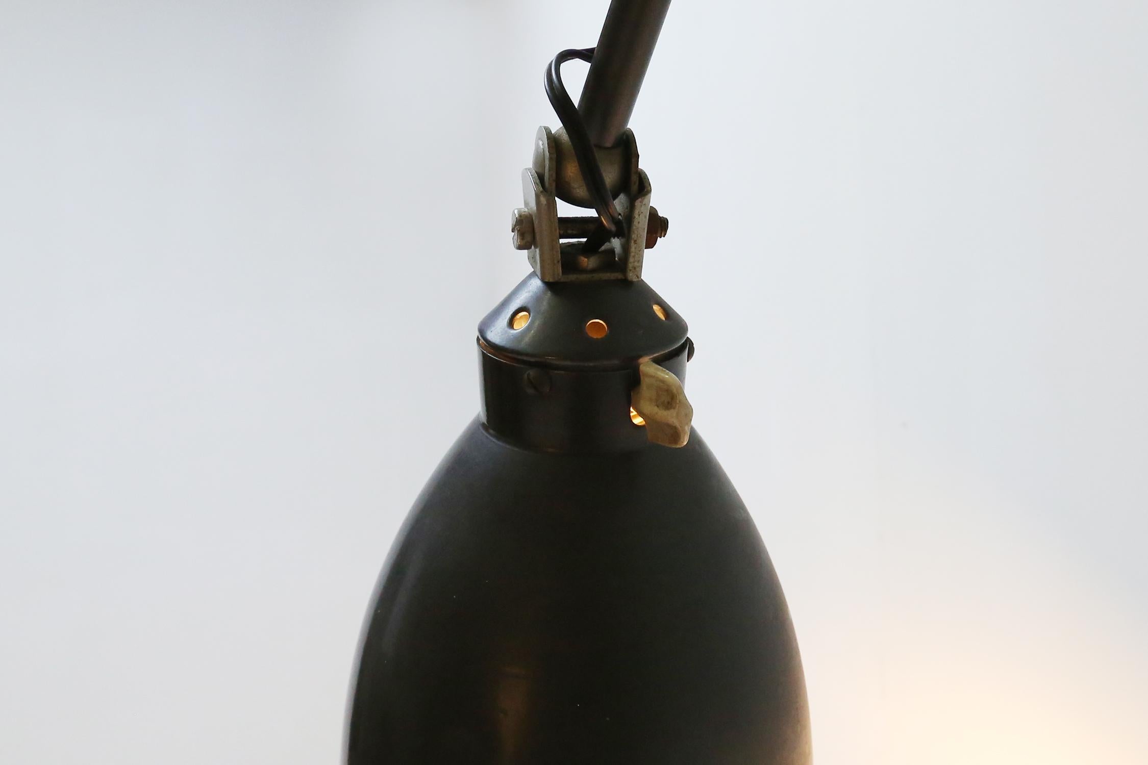 Aplique de tijera AGI Bélgica de metal negro Bauhaus ca. 1920 en venta 2