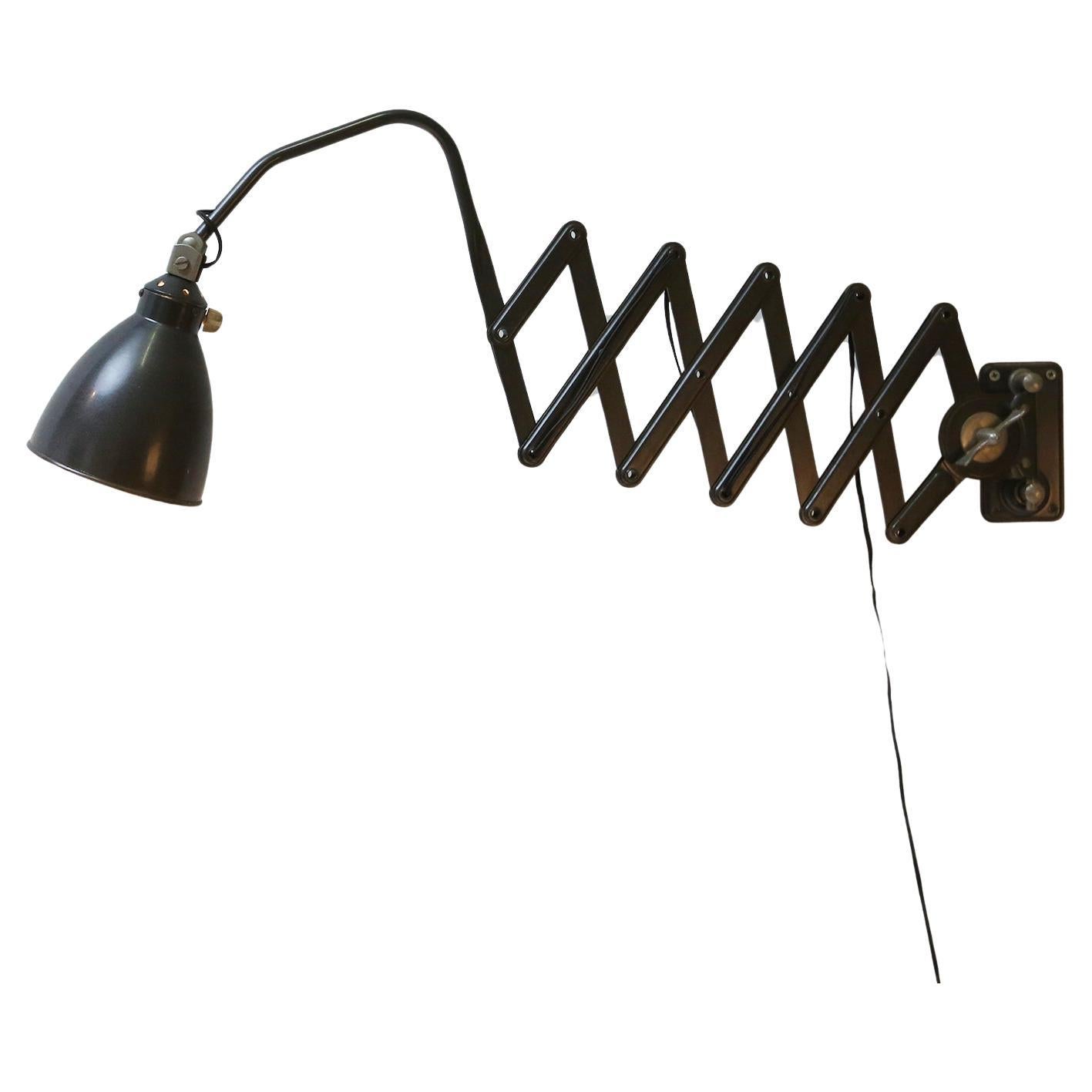 Aplique de tijera AGI Bélgica de metal negro Bauhaus ca. 1920 en venta