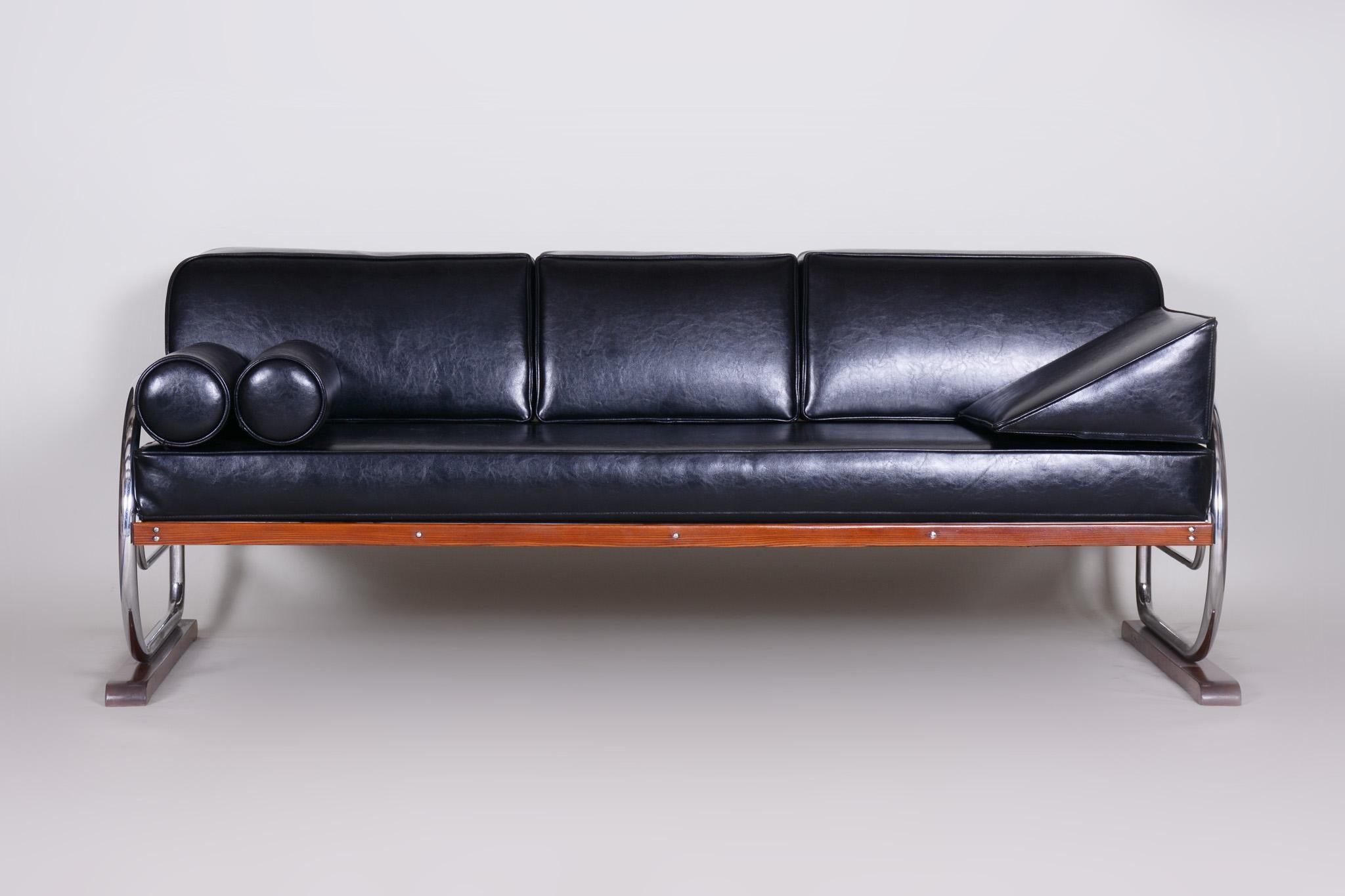 Bauhaus Black Tubular Chrome Sofa by Robert Slezák, Design by Thonet, 1930s For Sale 1