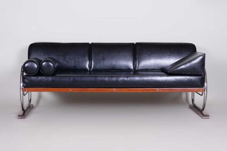 Bauhaus Black Tubular Chrome Sofa by Robert Slezák, Design by