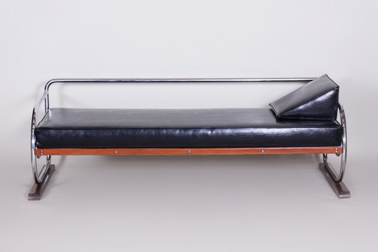 Bauhaus Black Tubular Chrome Sofa by Robert Slezák, Design by