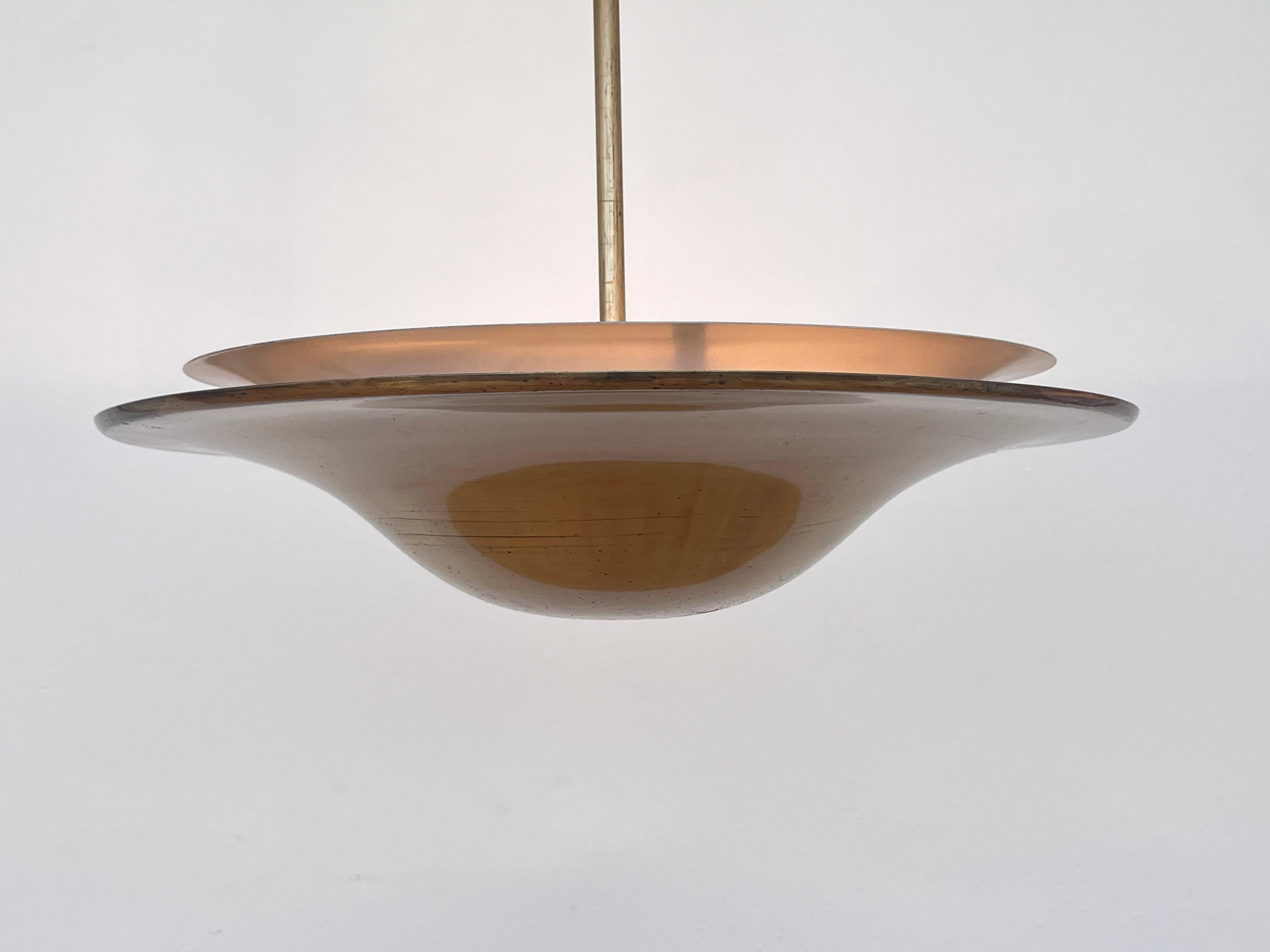 Lampadario in ottone Bauhaus a luce indiretta, anni '30 In condizioni buone in vendita a Praha, CZ