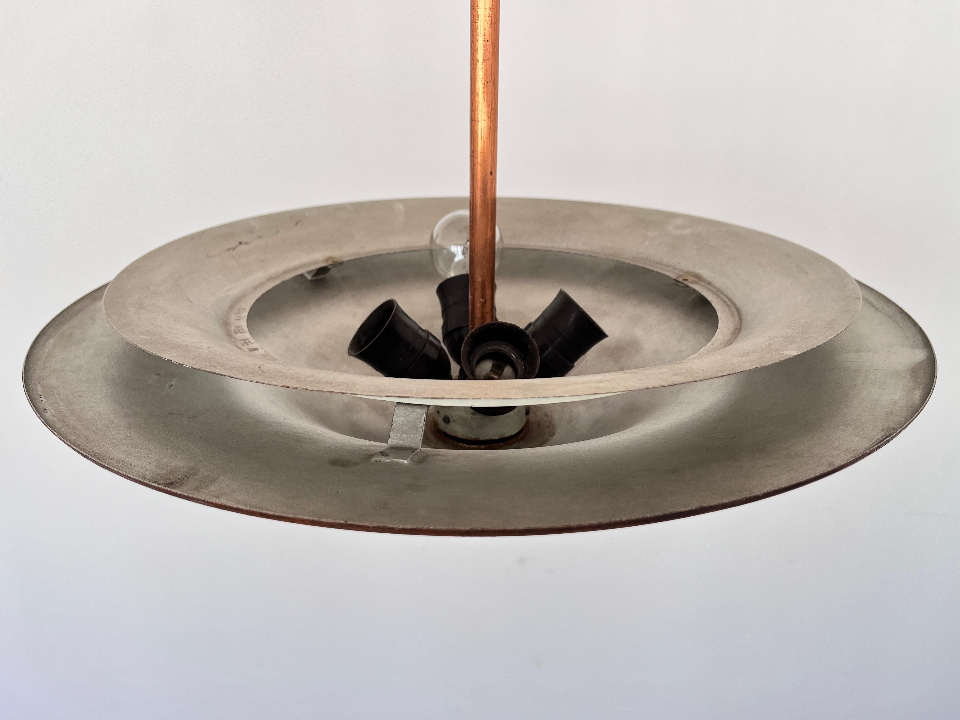 Colgante de latón Bauhaus con luz indirecta, años 30 - Checoslovaquia en venta 1