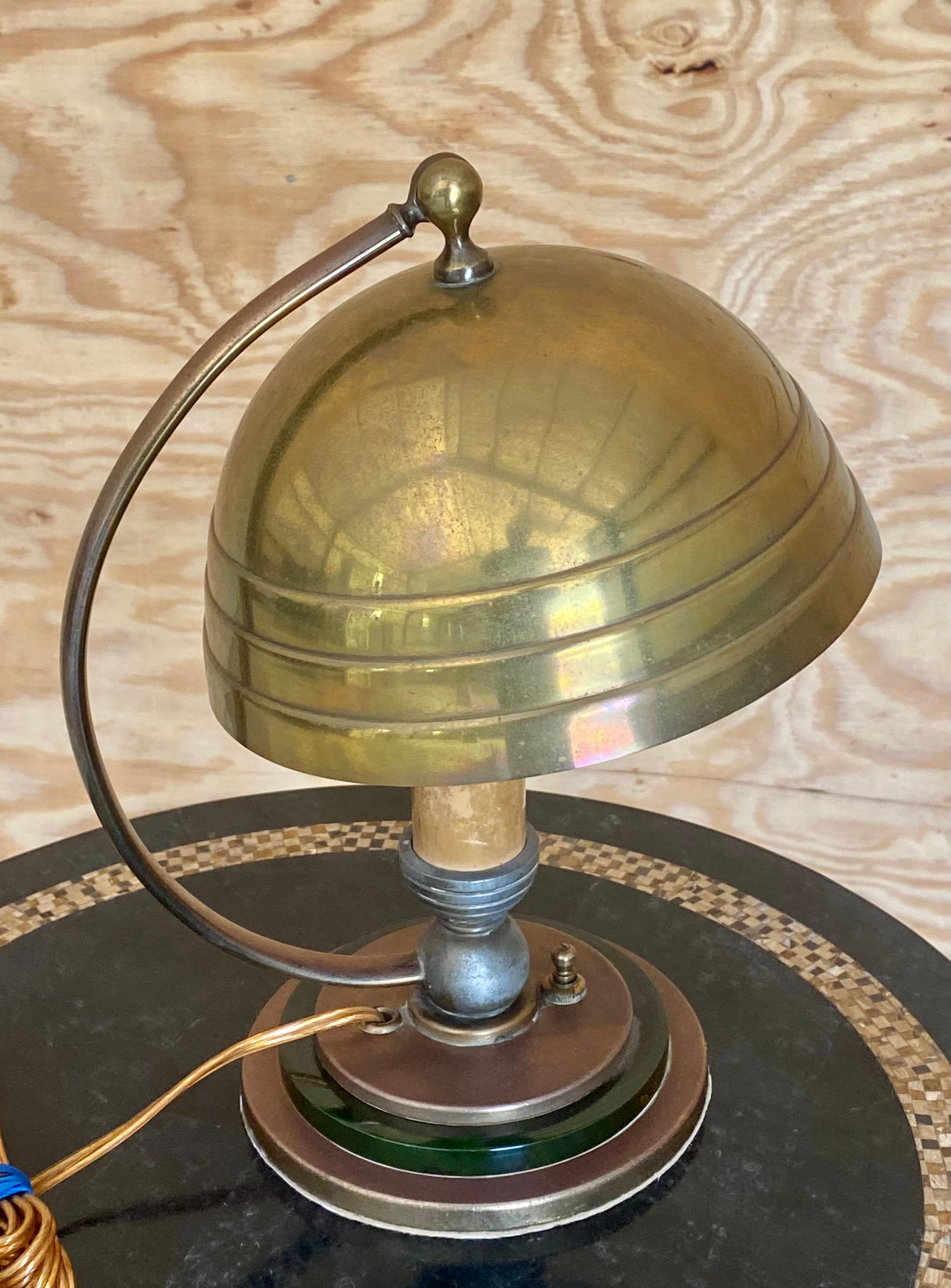 Lámpara de cúpula de latón Bauhaus en venta 6
