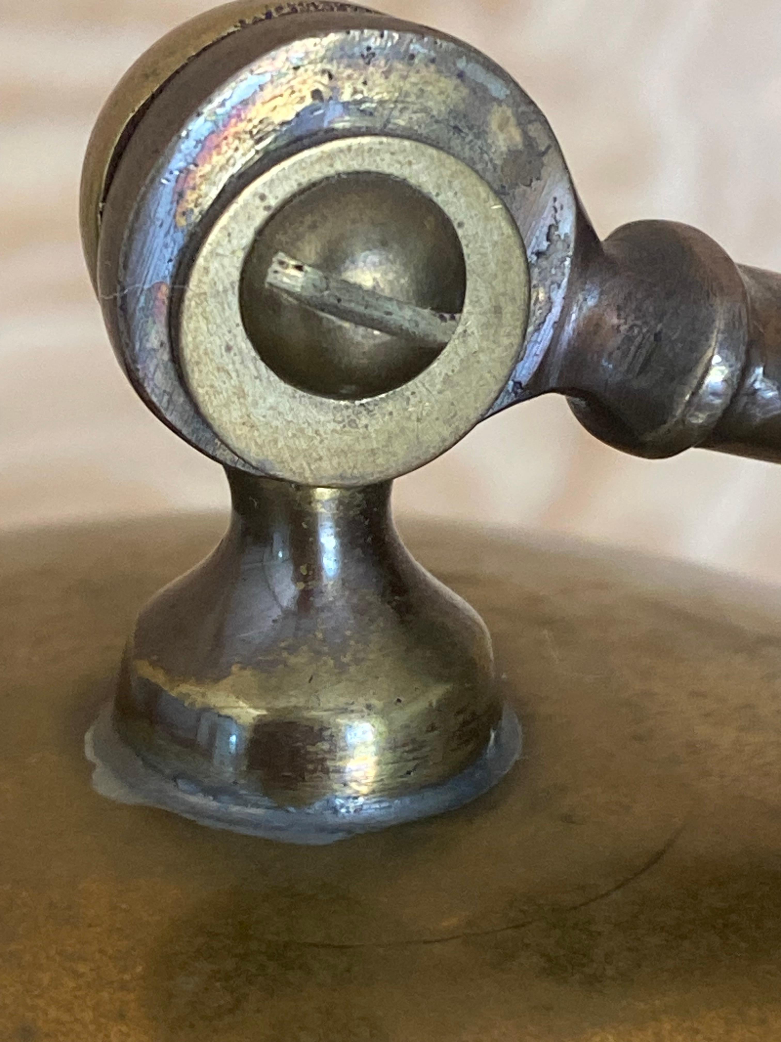 Lámpara de cúpula de latón Bauhaus en venta 12