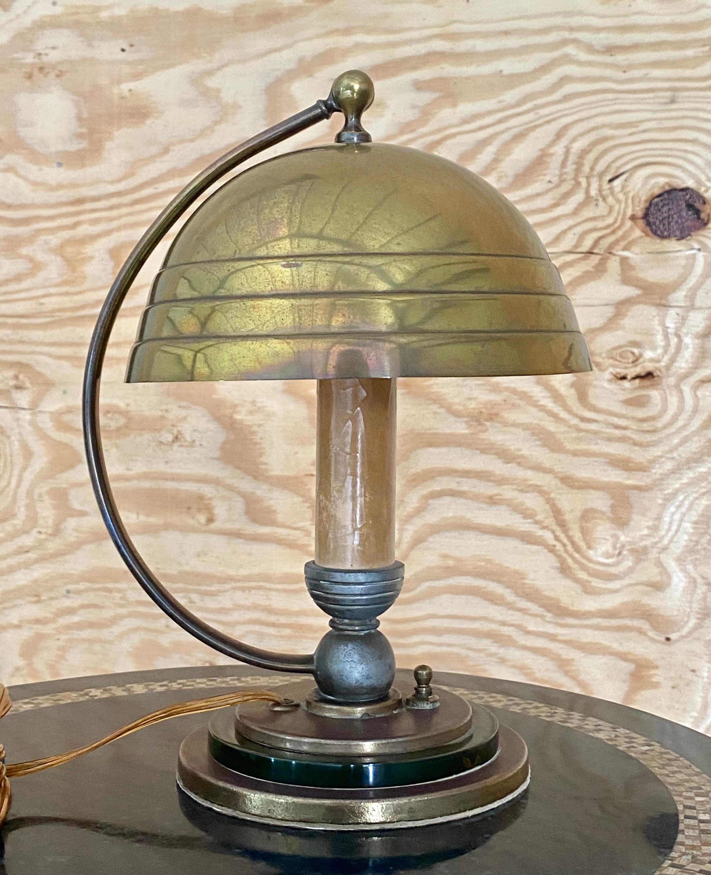 Lámpara de cúpula de latón Bauhaus siglo XX en venta