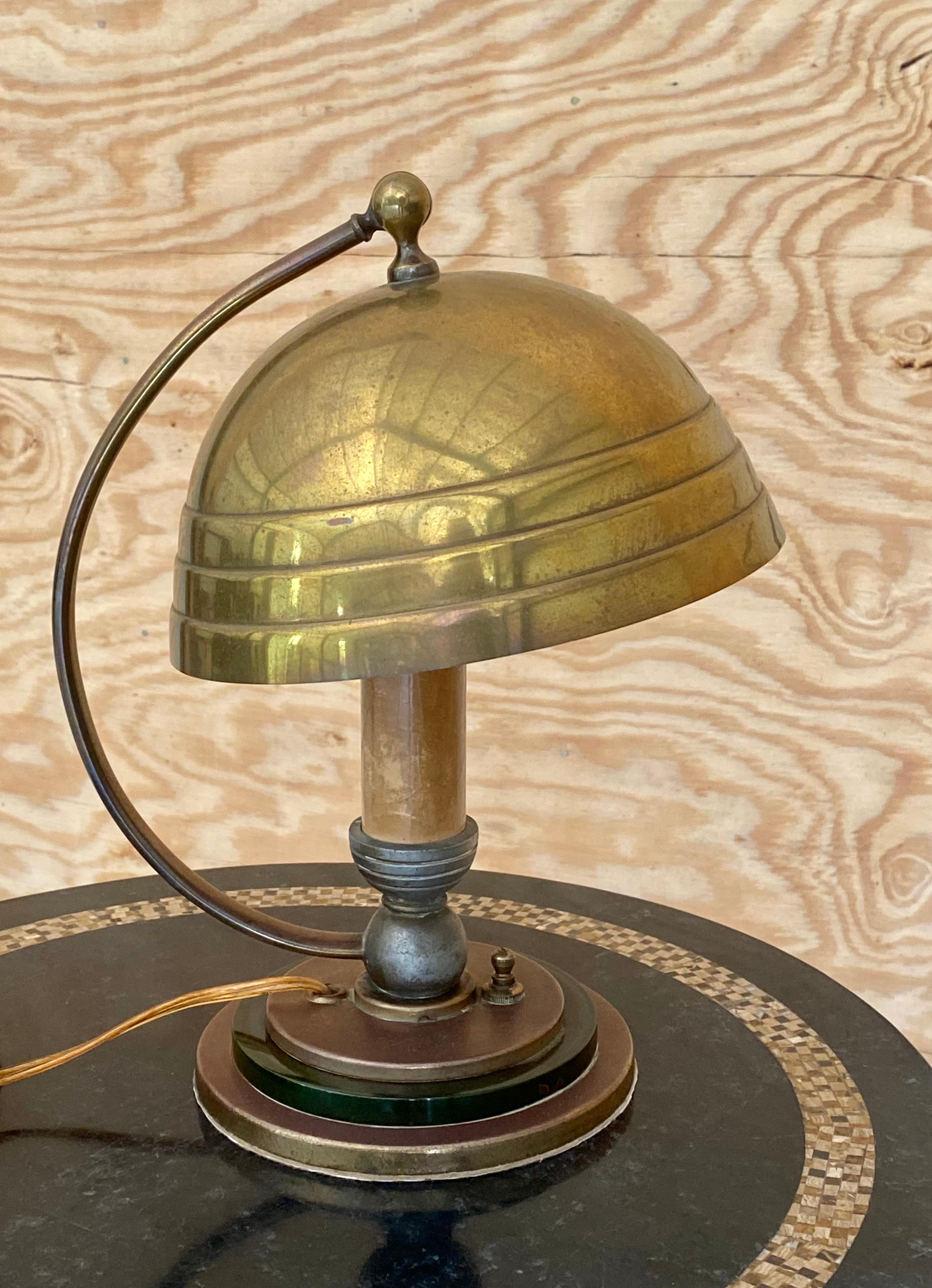 Lámpara de cúpula de latón Bauhaus en venta 1