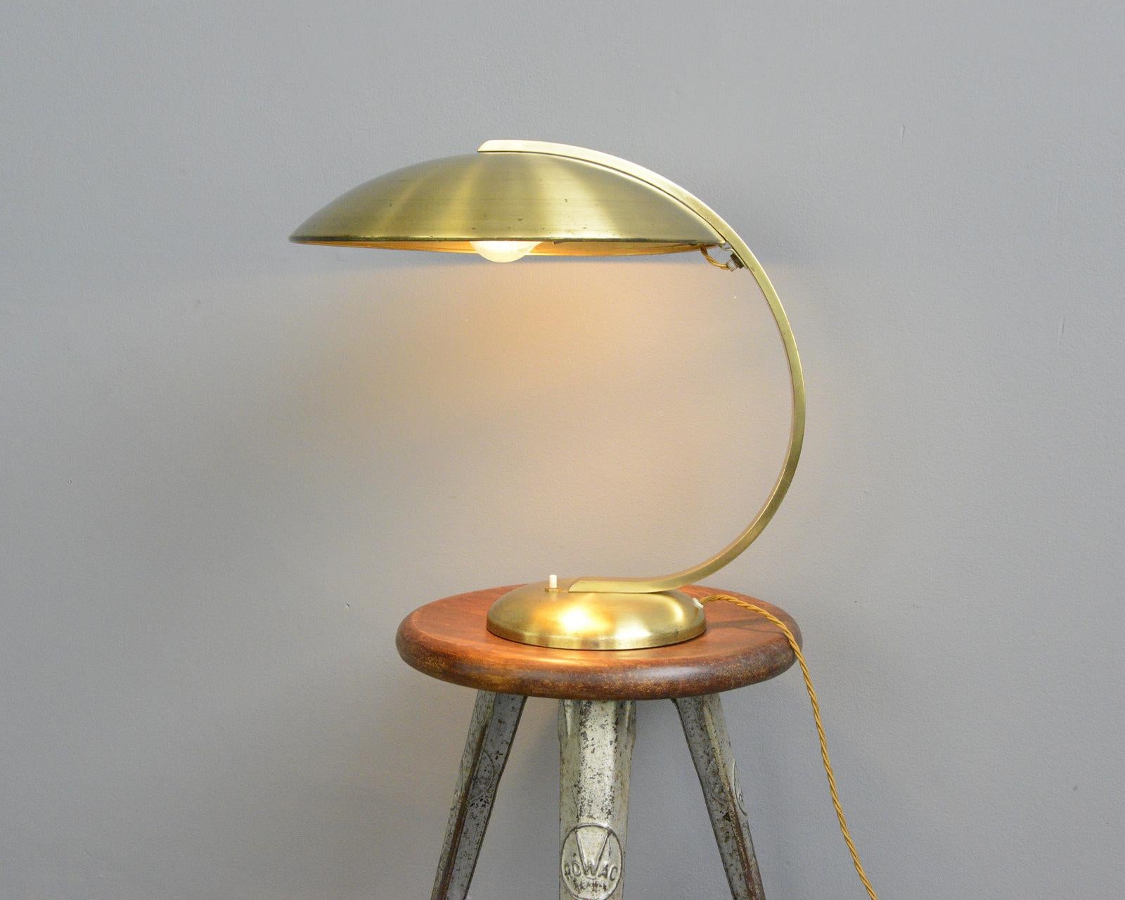 Bauhaus brass table lamp by Hillebrand, circa 1930s

- Fully brass
- Takes E27 fitting bulbs
- On/Off switch on the base
- Made by Hillebrand 
- German ~ 1930s
- Measures: 39cm tall x 40cm wide x 44cm deep

Hillebrand

Hillebrand Leuchten