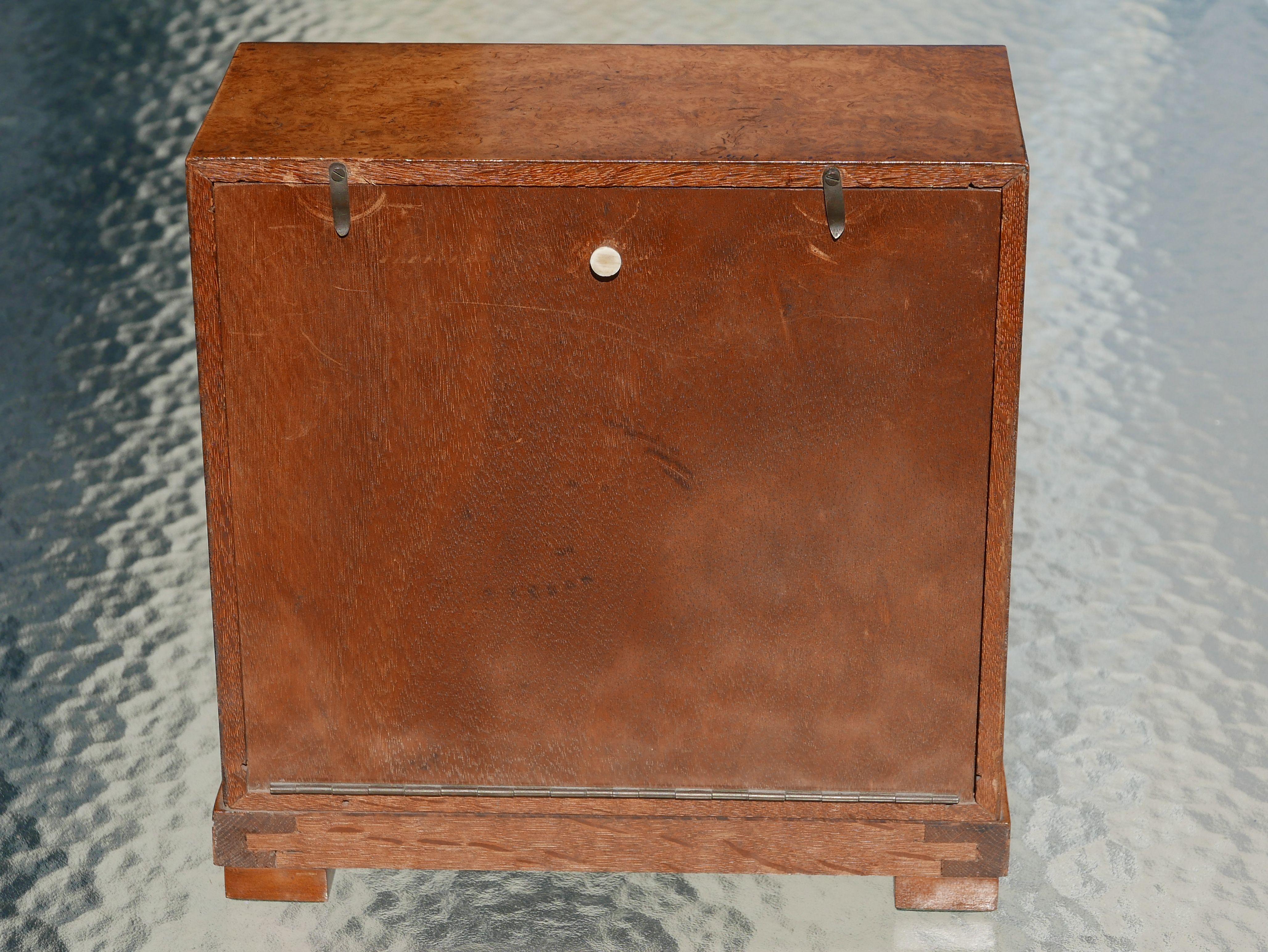 Bauhaus Burl and Brass Mantle Clock, circa 1930s In Good Condition In Kilmarnock, VA