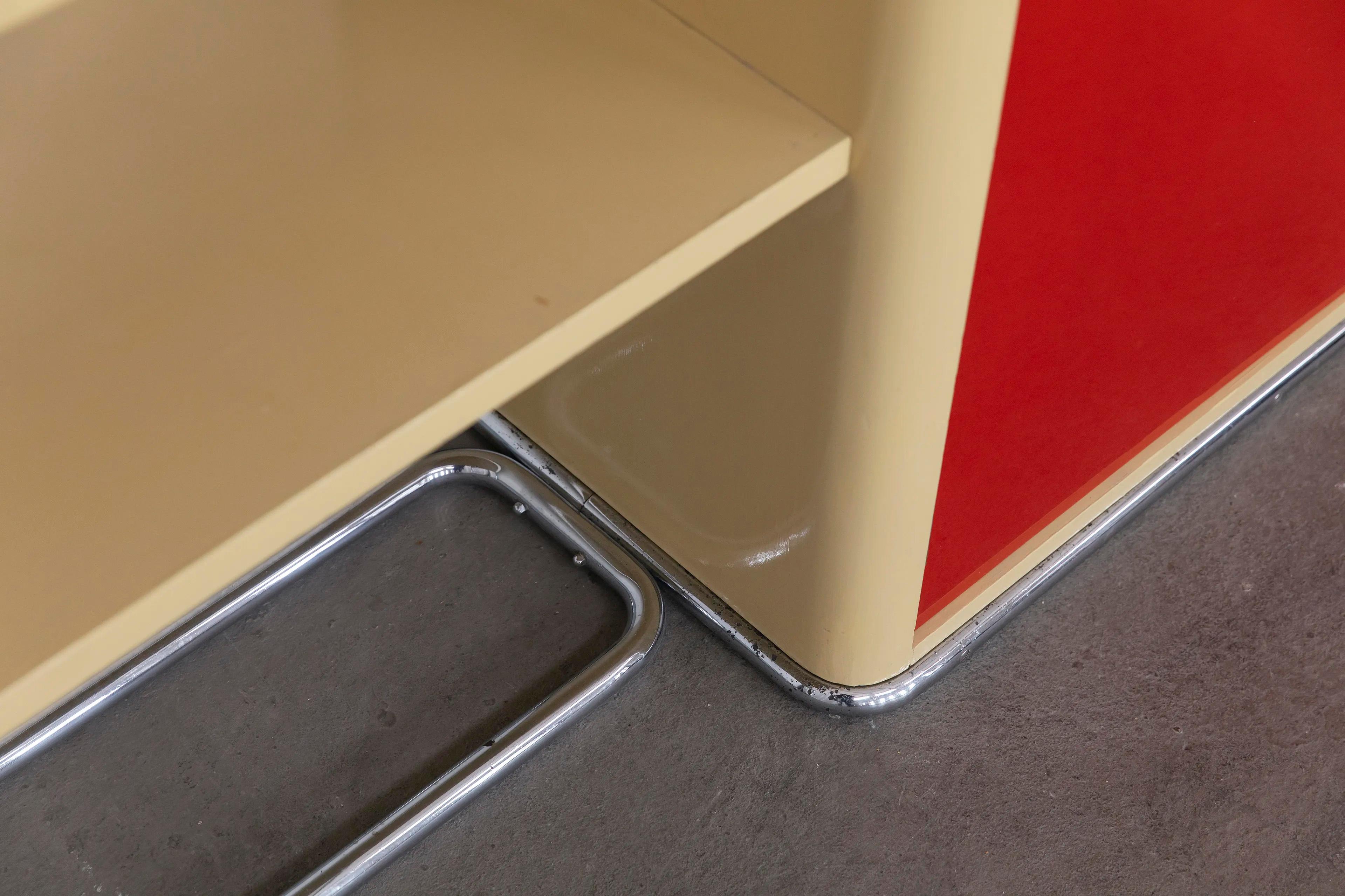 Bauhaus-Schrank Modell B 290 - Bruno Weill (BeWe) für Thonet-Paris, ca. 1930 im Zustand „Gut“ im Angebot in Berlin, DE