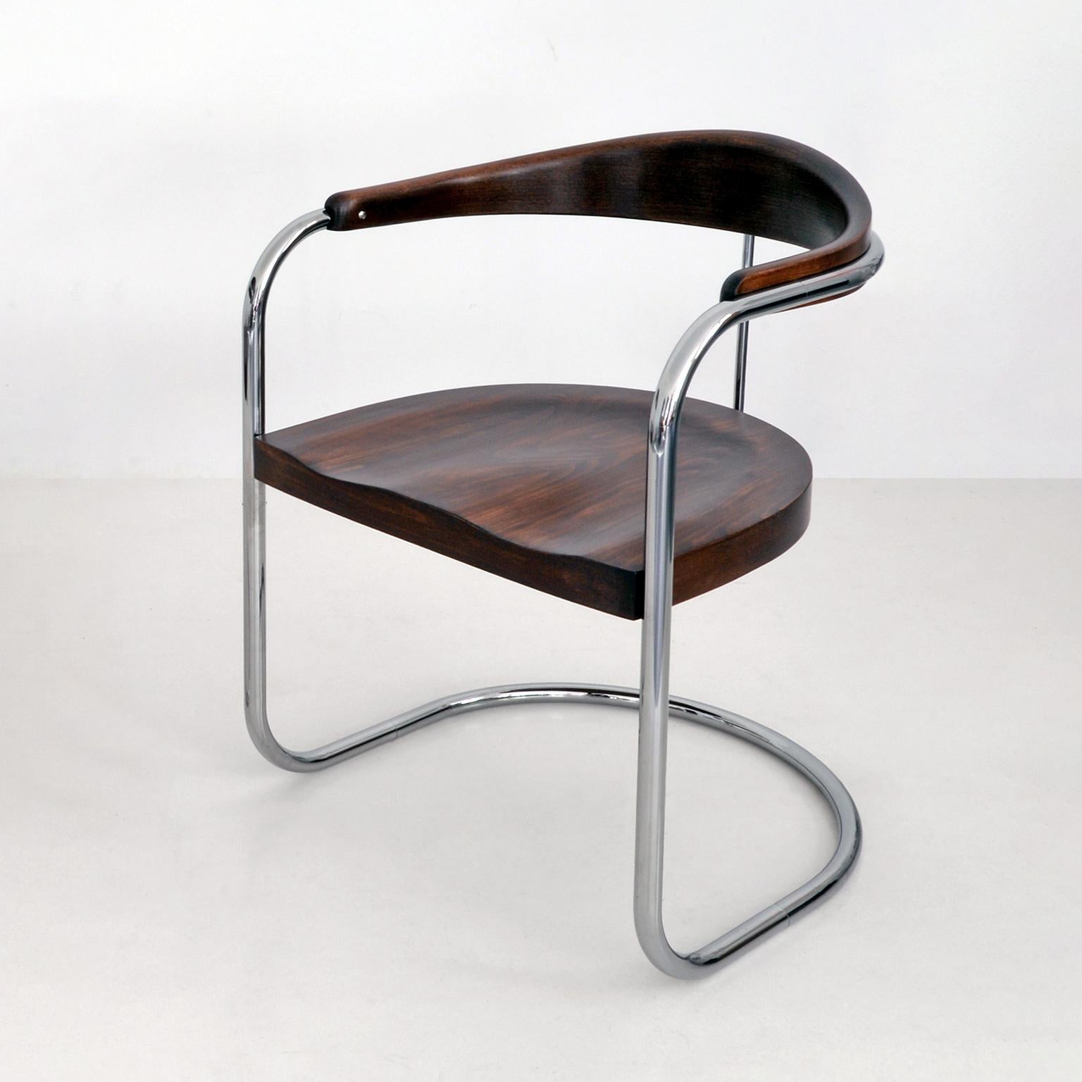 Bauhaus Freischwinger-Sessel von Hans Luckhardt, Metall verchromt, Holz gebeizt (Gebeizt) im Angebot