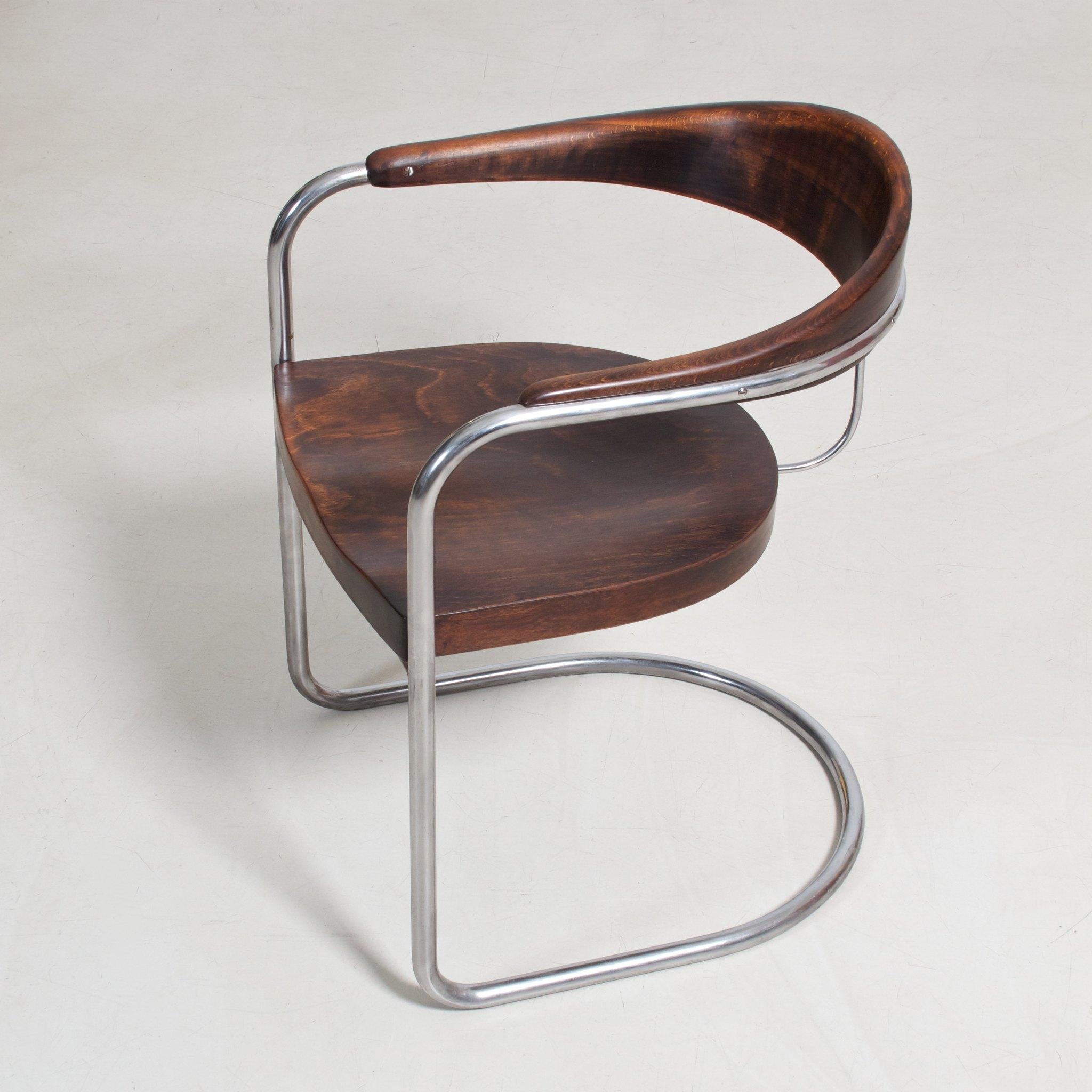 Bauhaus cantilever chair SS 33 designed by Hans and Wassili Luckhardt. Chromium plated tubular steel and stained wood, manufactured c. 1930.

This item is restored on request and available in different amounts. 
Delivery time: 8-9 weeks.