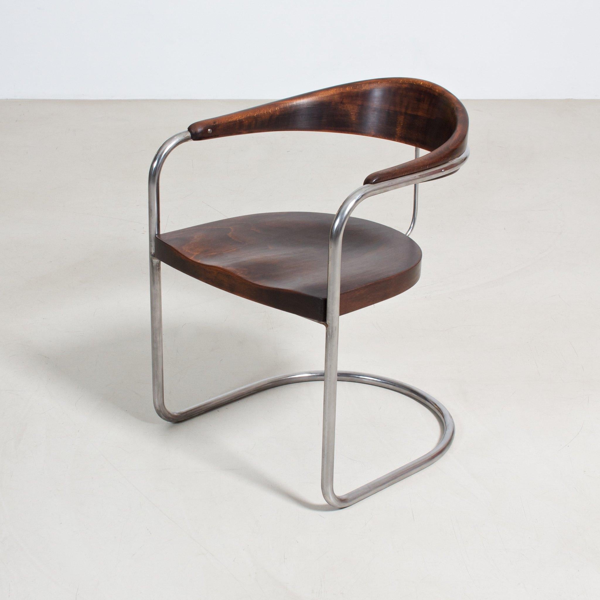 Freitragender Bauhaus-Sessel der Gebrüder Luckhardt, verchromtes Metall, gebeiztes Holz (Furnier) im Angebot