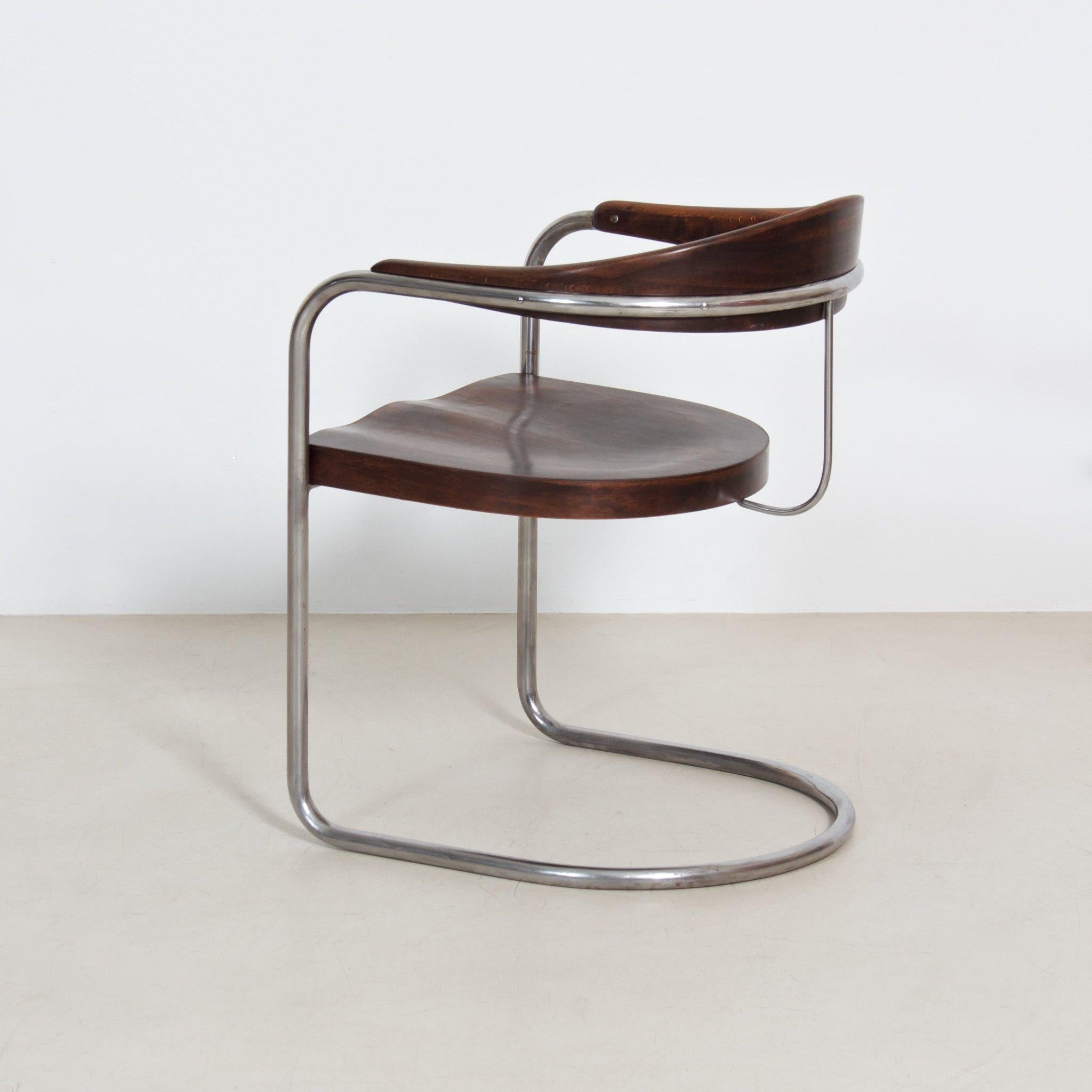 Bauhaus Cantilever Armchair by Luckhardt Brothers, Chromed Metal, Stained Wood In Good Condition For Sale In Berlin, DE