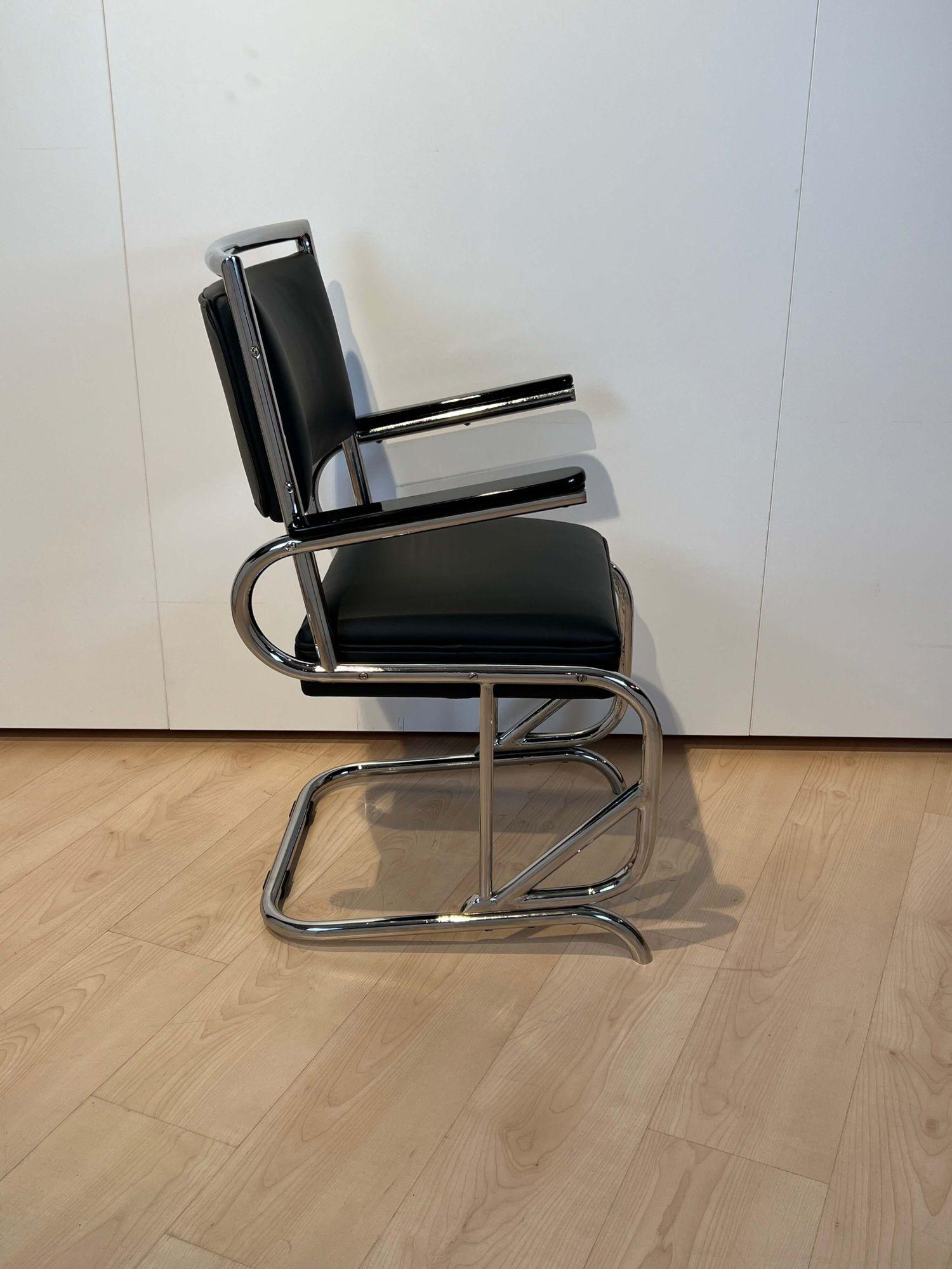 Bauhaus Cantilever Armchair, Chromed Tubular Steel, Leather, Germany circa 1935 For Sale 1