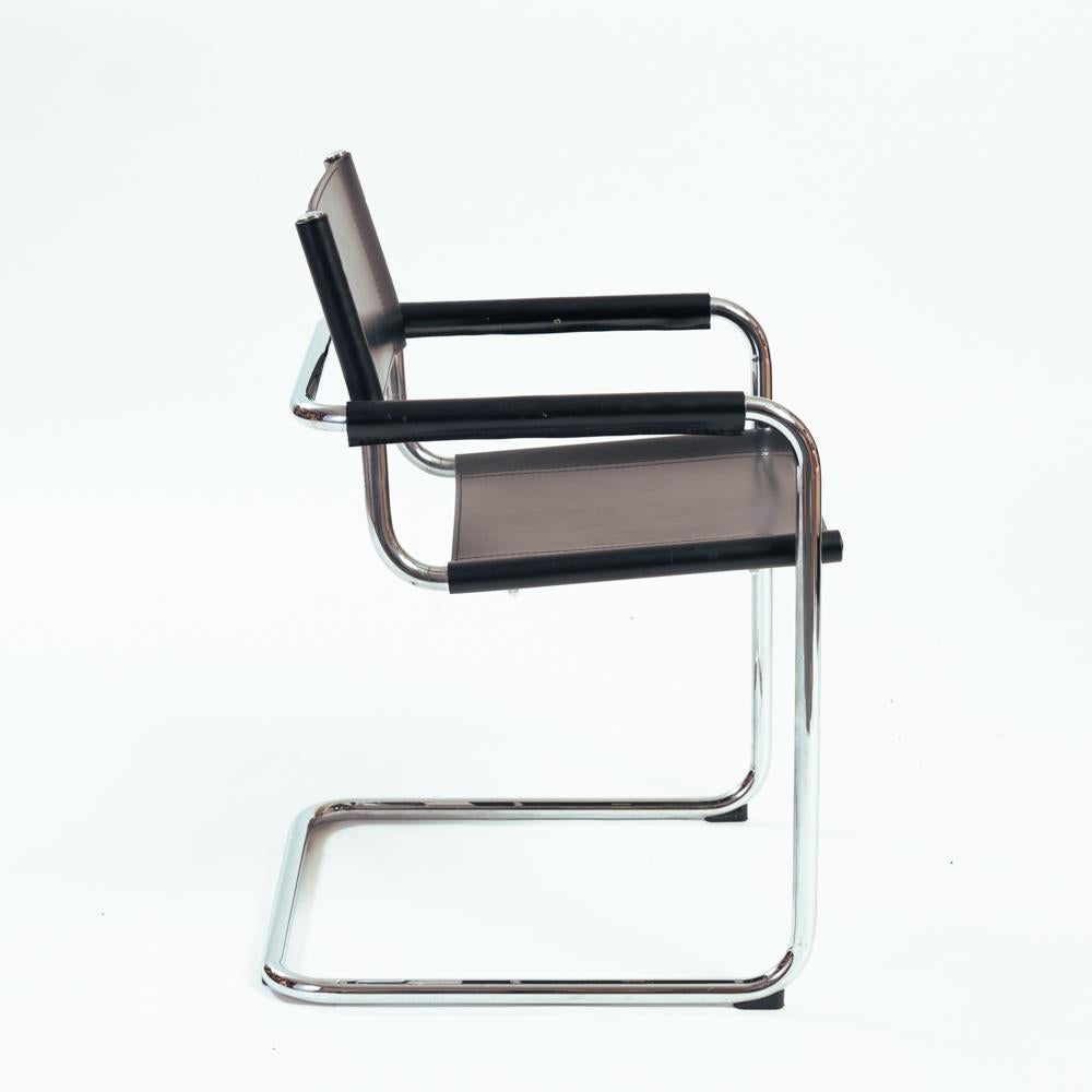 Bauhaus cantilever dining chairs with arms loopin black leather by Fasem  For Sale 9