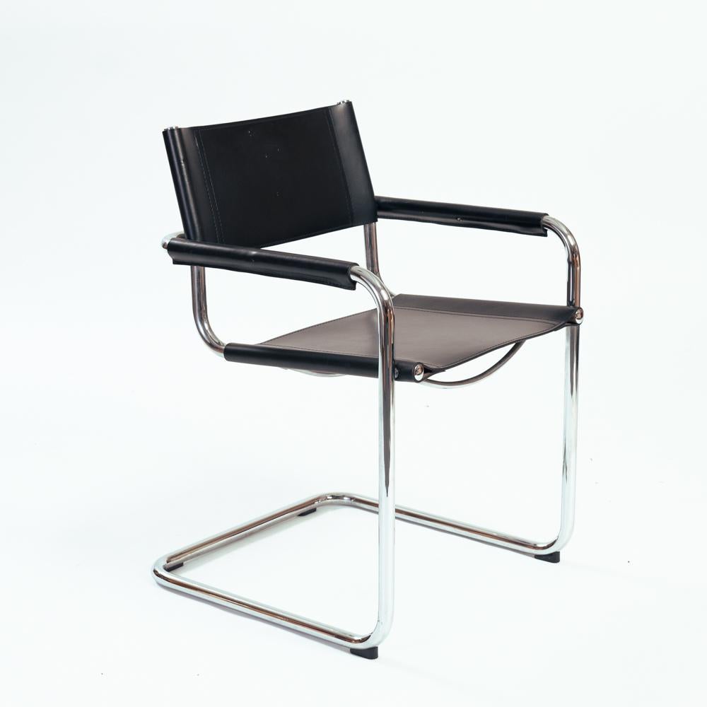Bauhaus cantilever dining chairs with arms loopin black leather by Fasem  For Sale 12