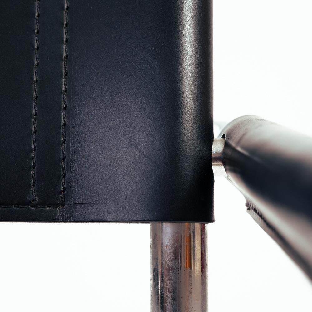 Chaises de salle à manger cantilever Bauhaus avec accoudoirs en cuir noir par Fasem  en vente 13