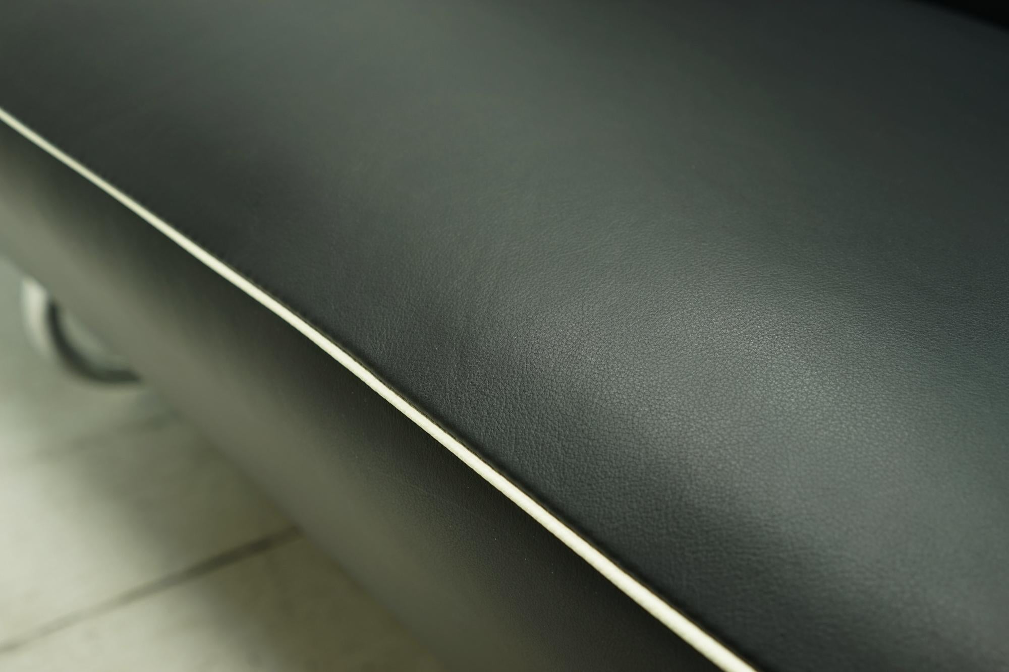 Freitragendes Bauhaus-Sitzmöbel-Set, Sofa + Sessel aus schwarzem Nappa-Leder, 30er-Jahre im Zustand „Gut“ in Chemnitz, SN