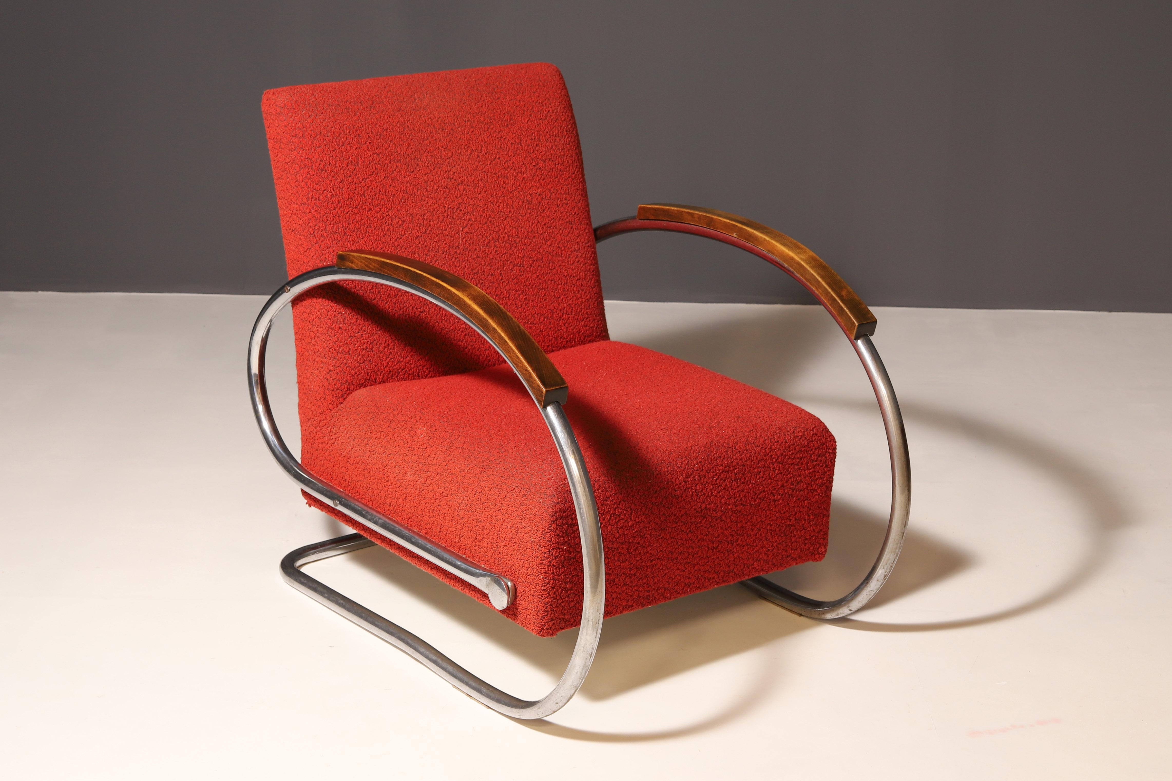 Bauhaus Cantilever tubular steel armchair, 1930’s, Czechoslovakia, Europe For Sale 4