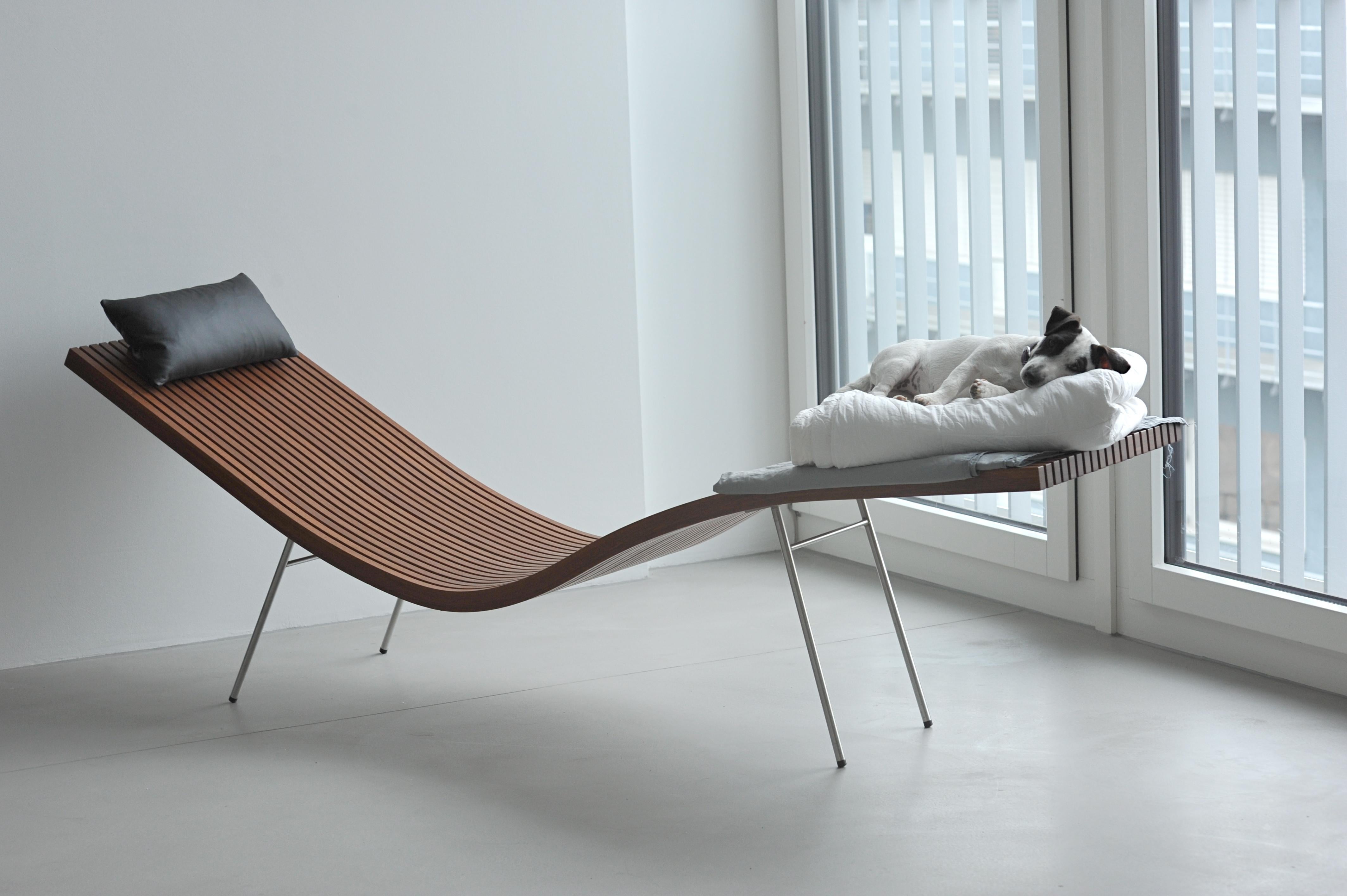 Bauhaus:: Chaise Lounge von Peter Zumthor:: Mahagoni:: Design:: 2007 (Metall) im Angebot