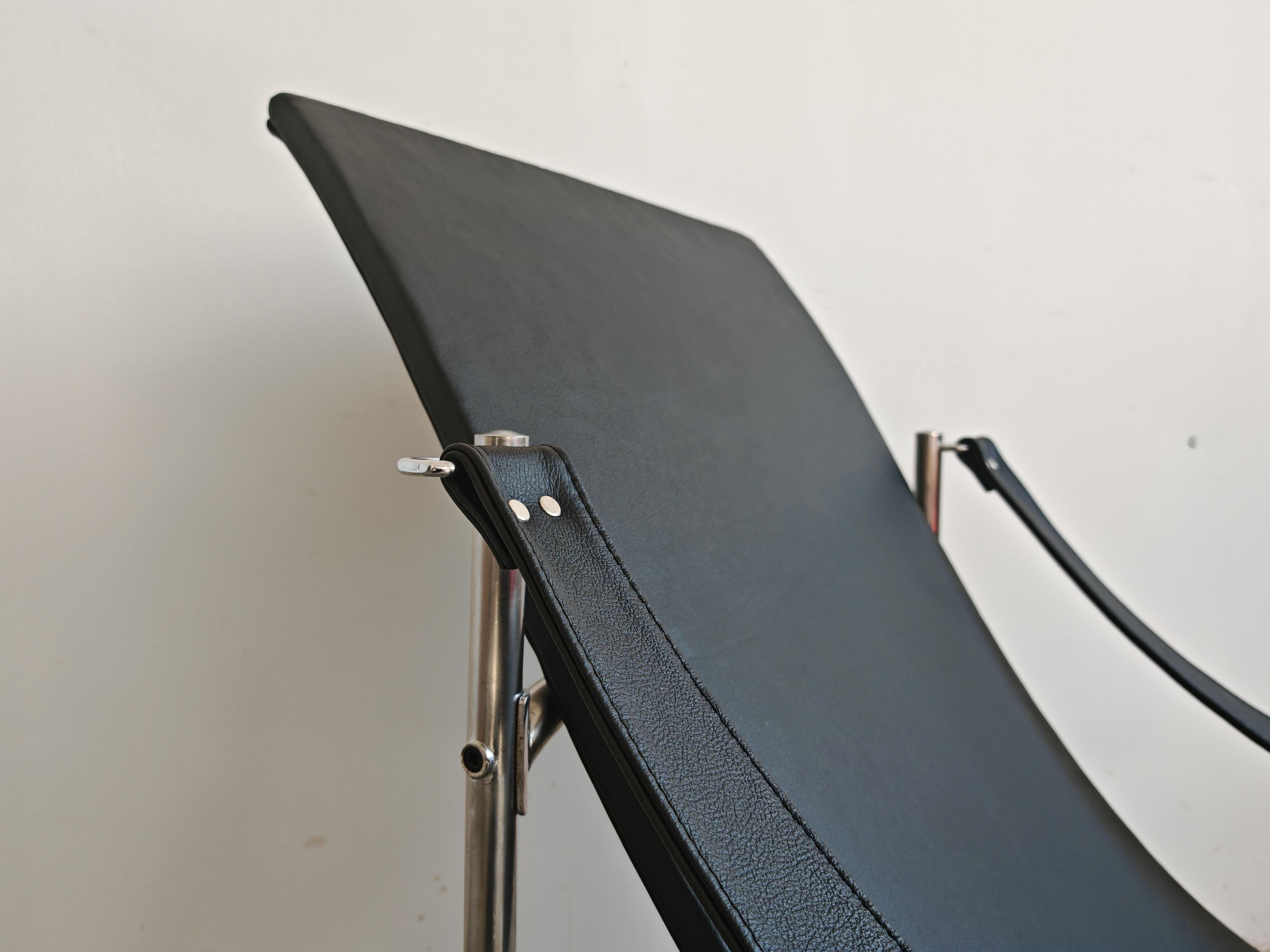 Bauhaus Chaise Lounge in black leather and tubular steel frame, Germany 1970s For Sale 5