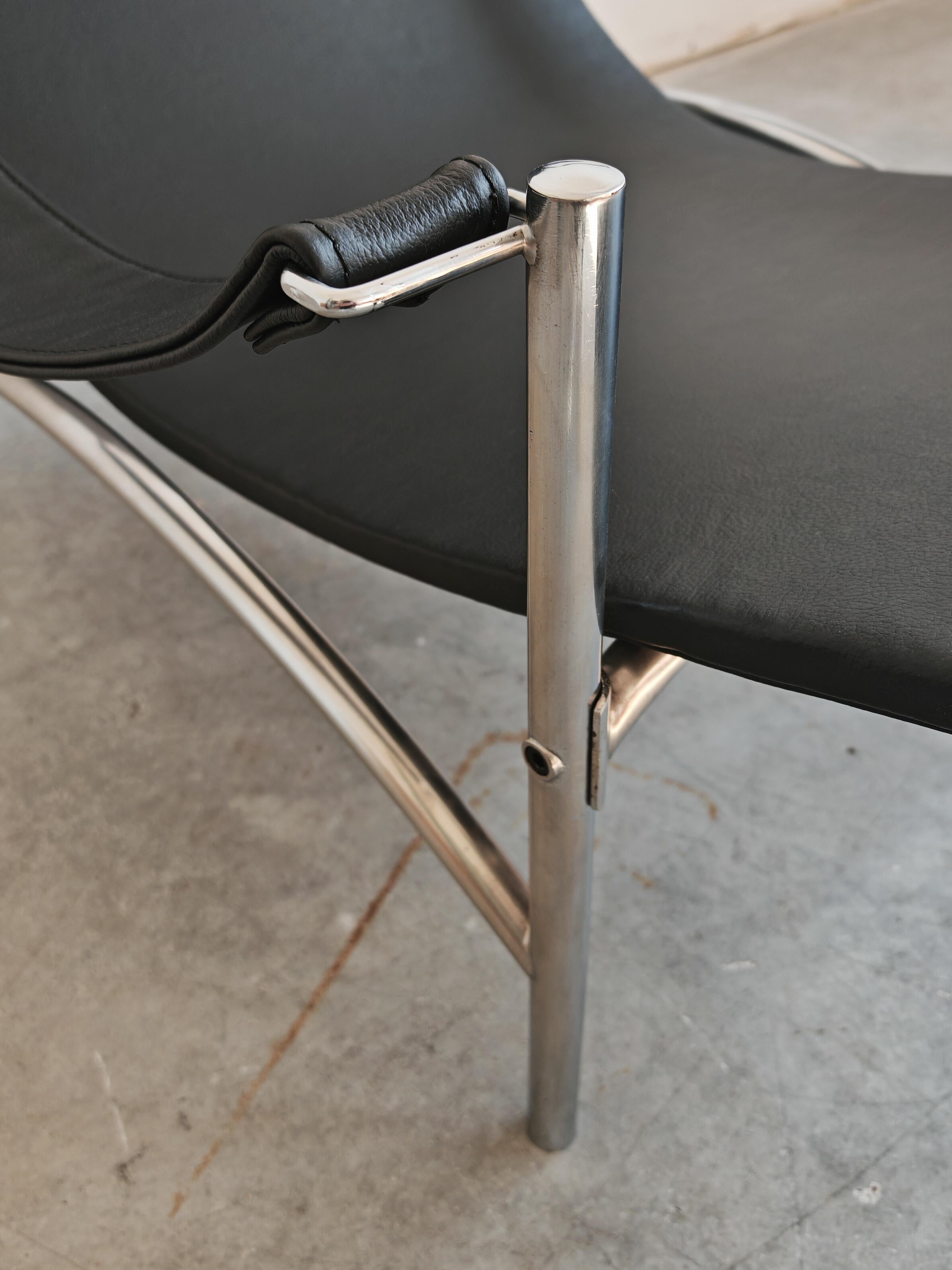 Steel Bauhaus Chaise Lounge in black leather and tubular steel frame, Germany 1970s For Sale