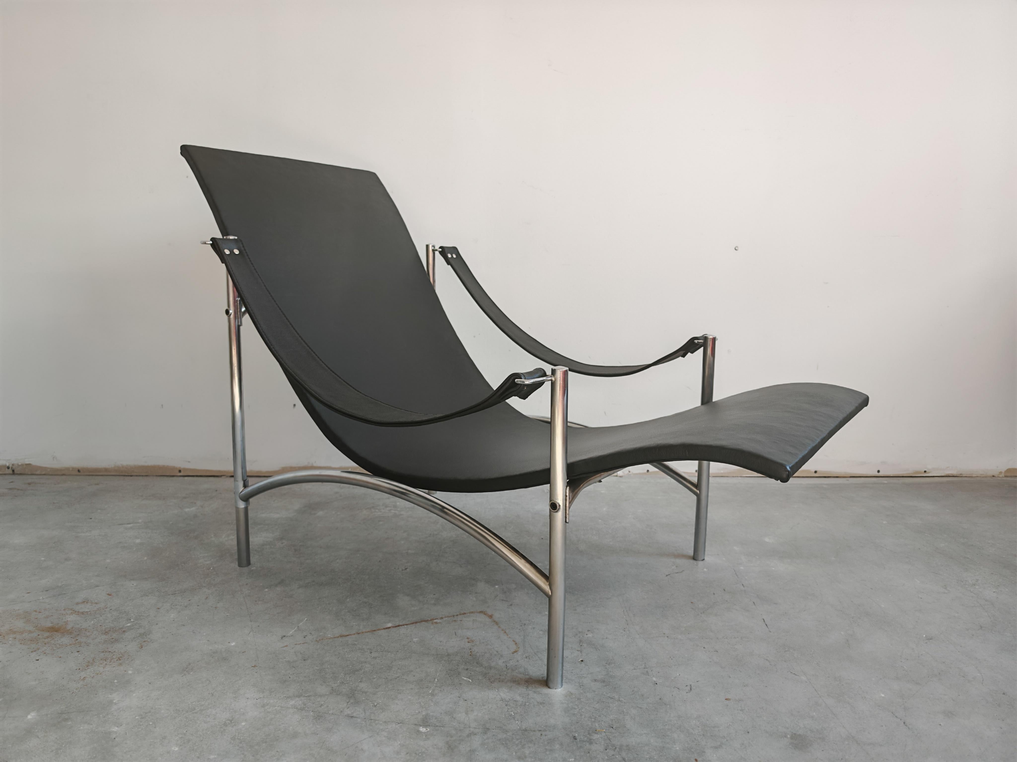 Bauhaus Chaise Lounge in black leather and tubular steel frame, Germany 1970s For Sale 1