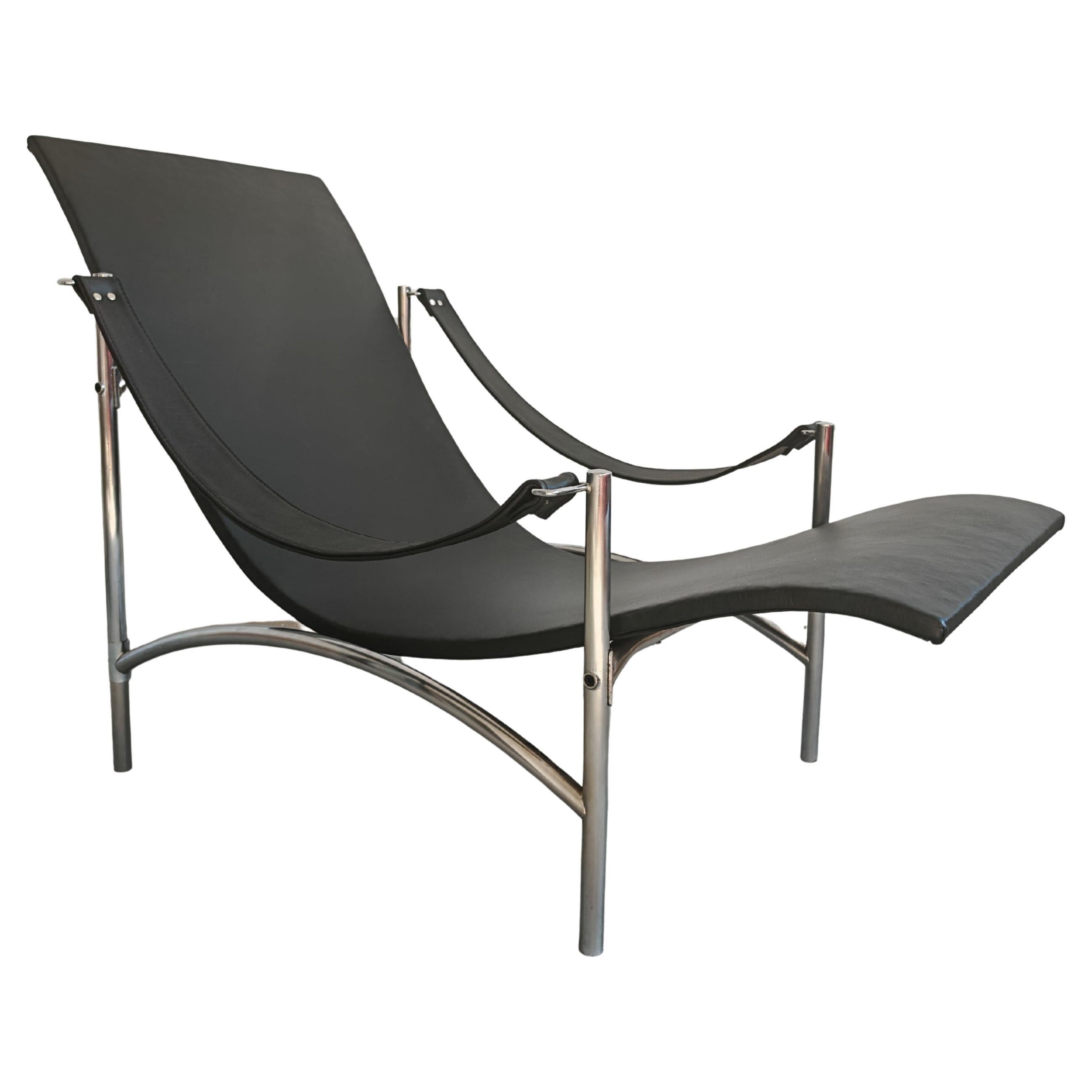 Bauhaus Chaise Lounge in black leather and tubular steel frame, Germany 1970s For Sale