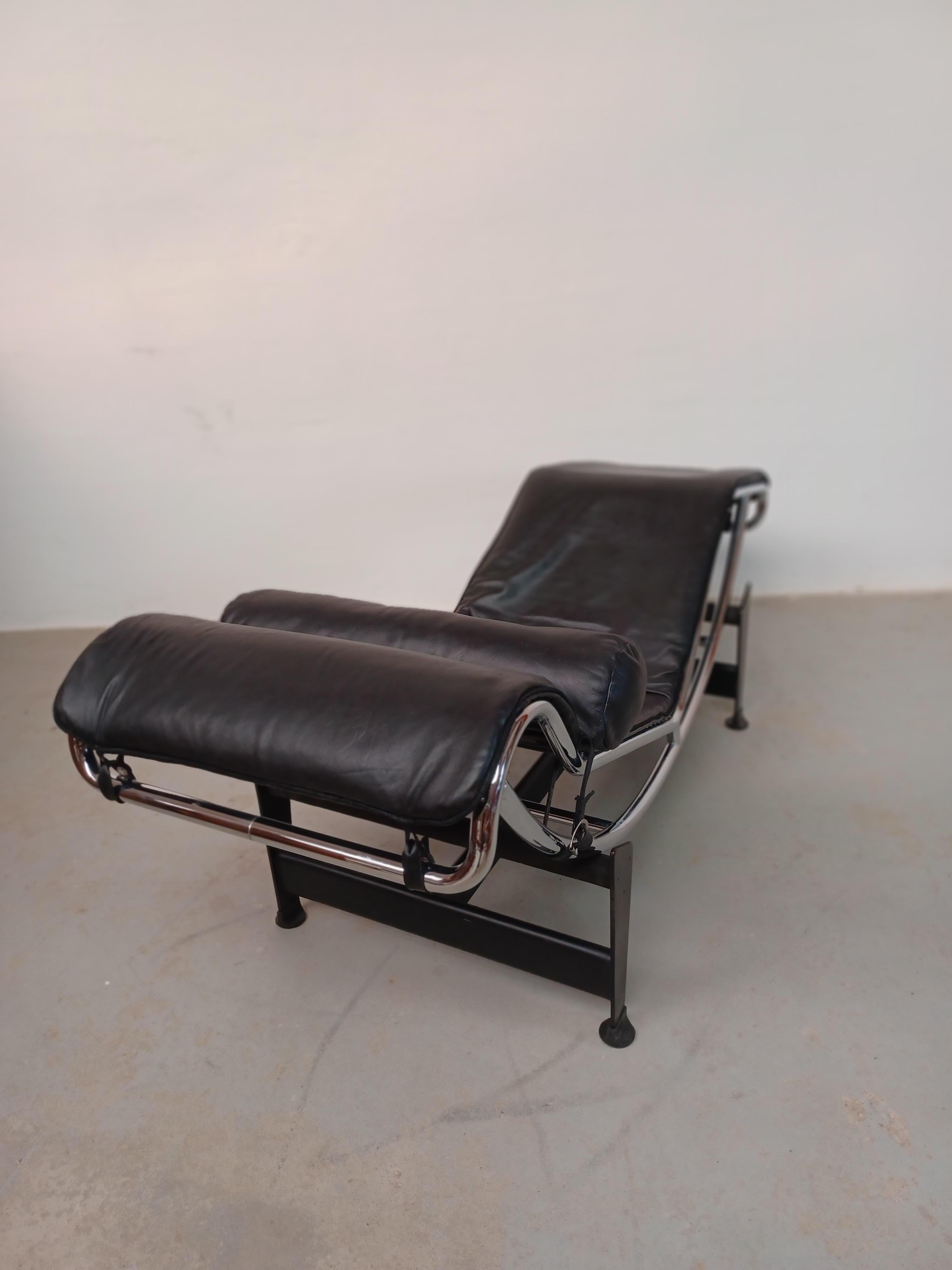 Chaise longue Bauhaus Model No 3534 par LeCorbusier pour Cassina en vente 3