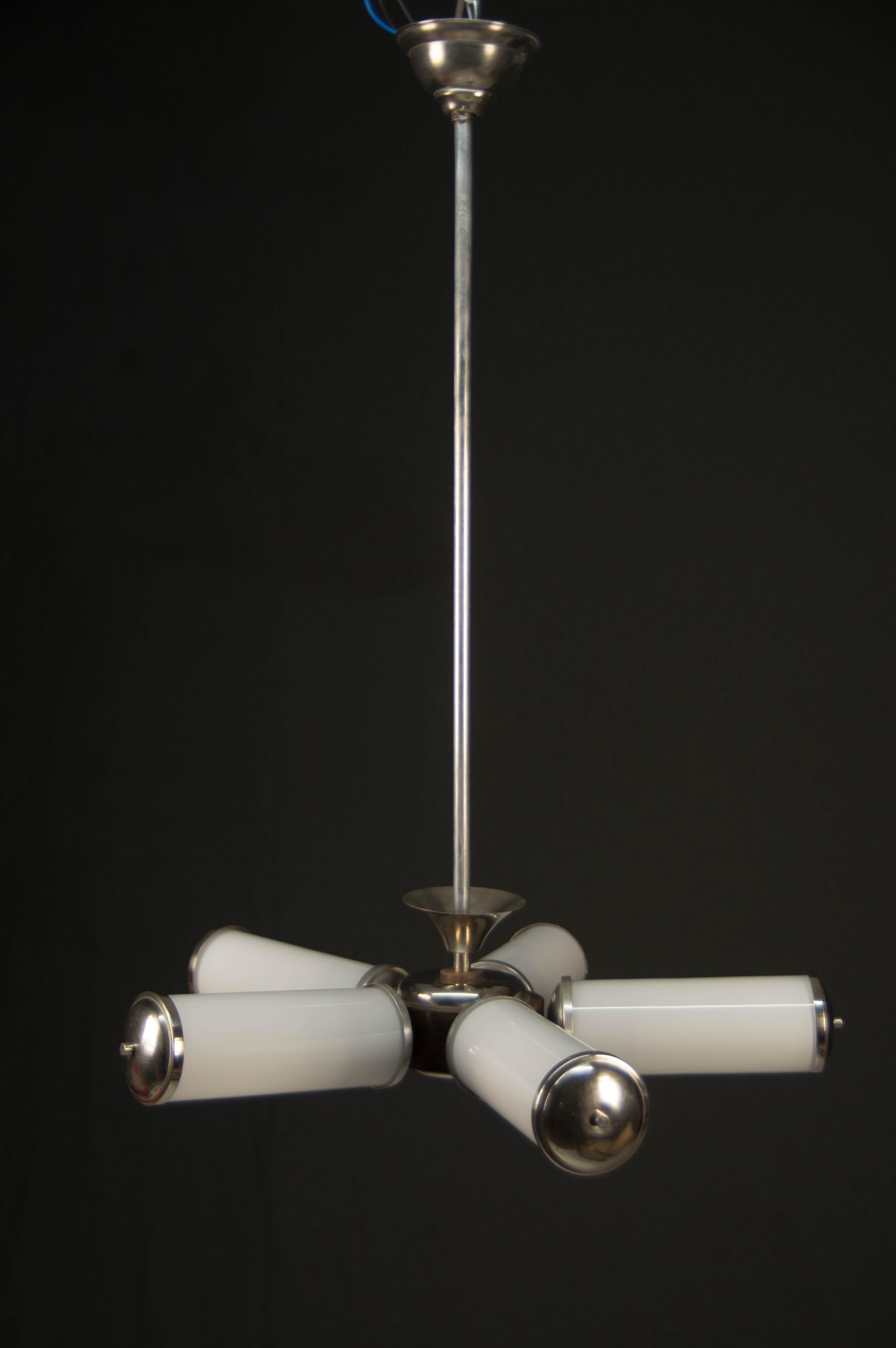 5-flamming Bauhaus chandelier. Two separate circuits. New glass shades. Rewired. Minor age patina. Cleaned and polished.
5 x 40W, E25 or E26 or E27 bulbs. Compatible with US wiring.