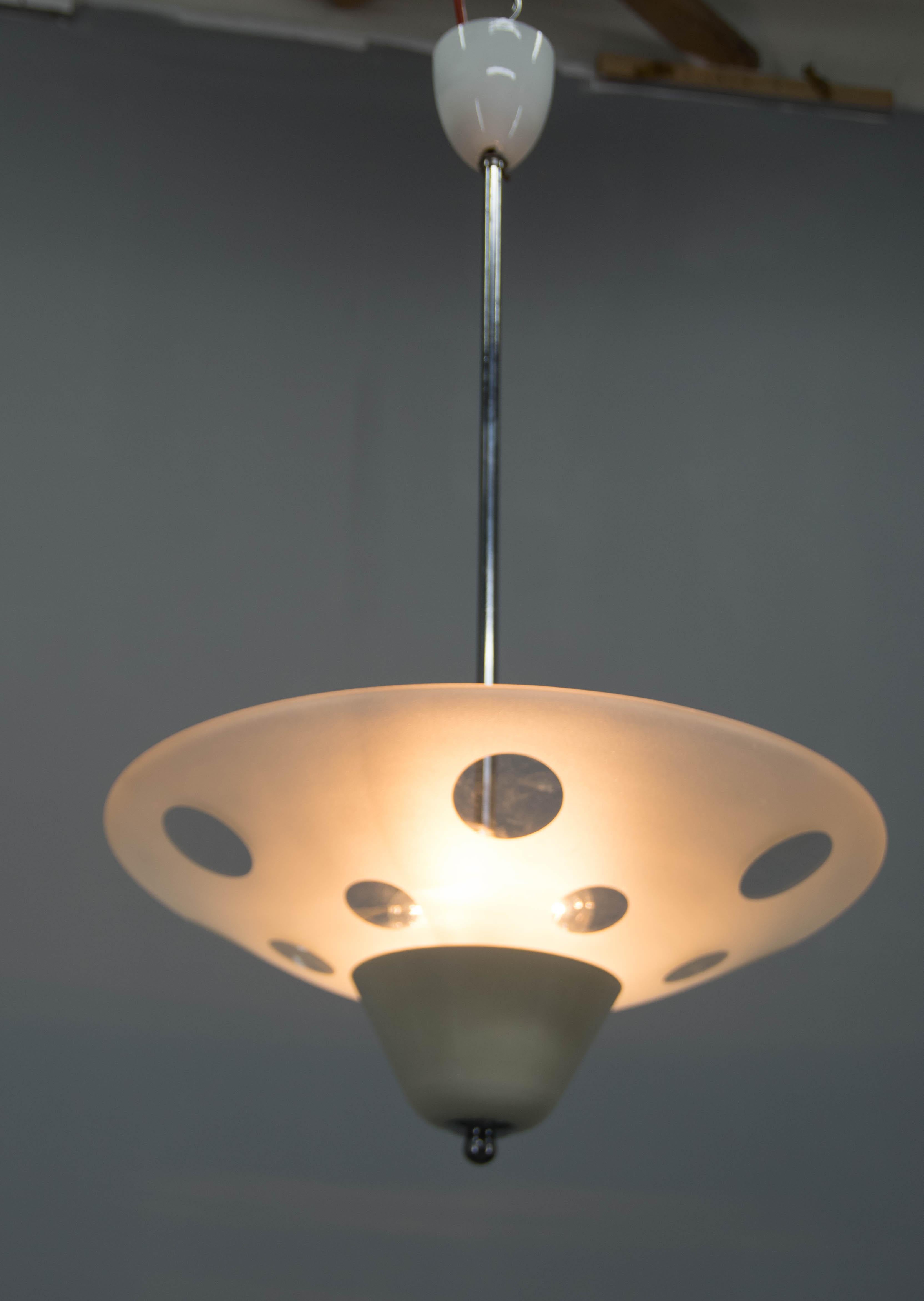 Metà XX secolo Lampadario Bauhaus di Napako, anni '40 in vendita