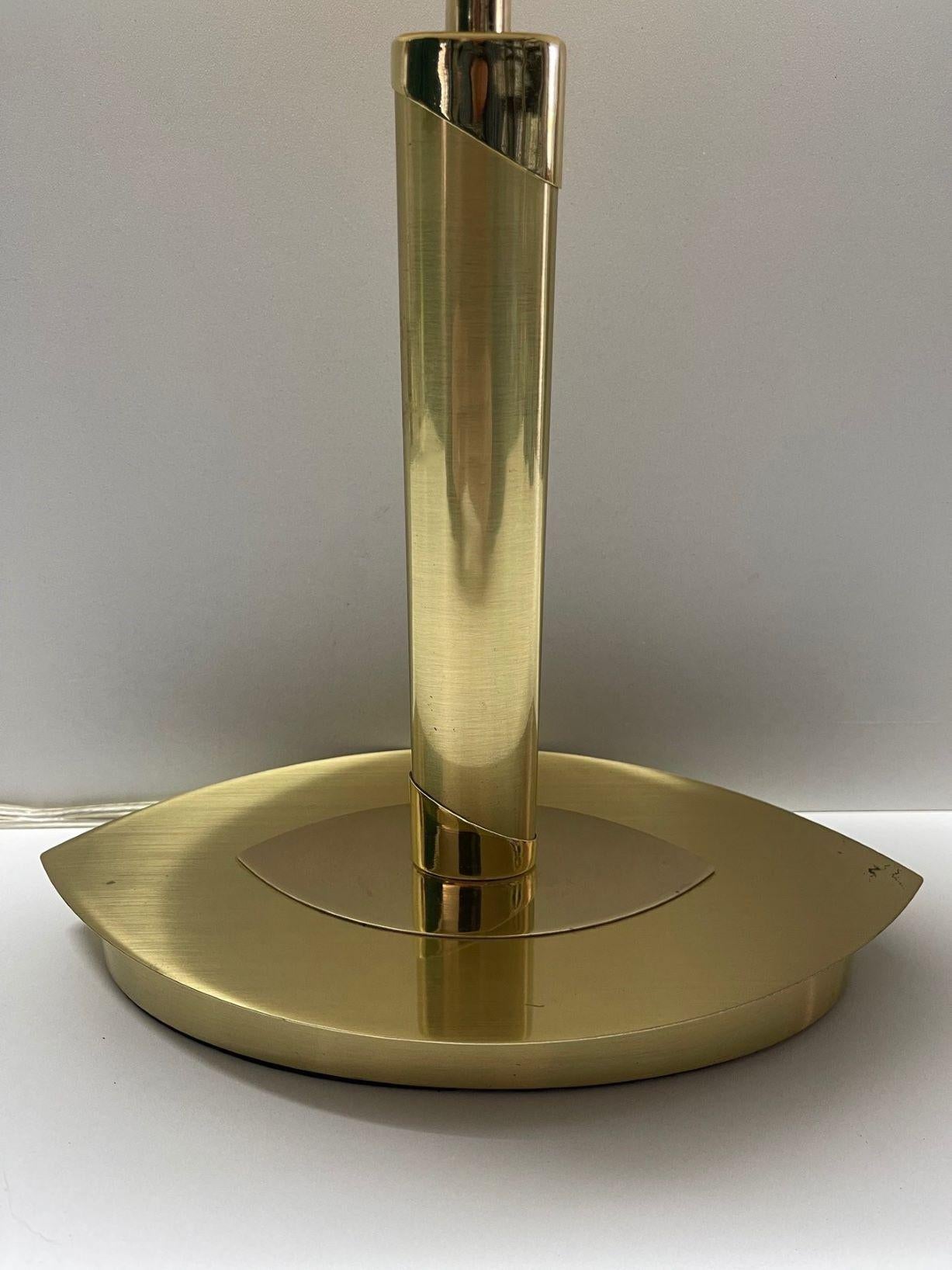 Bauhaus Chased Brass Satin Glass Two-Light Bankers Desk Lamp Table Lamp, 1960s In Good Condition For Sale In Frankfurt am Main, DE