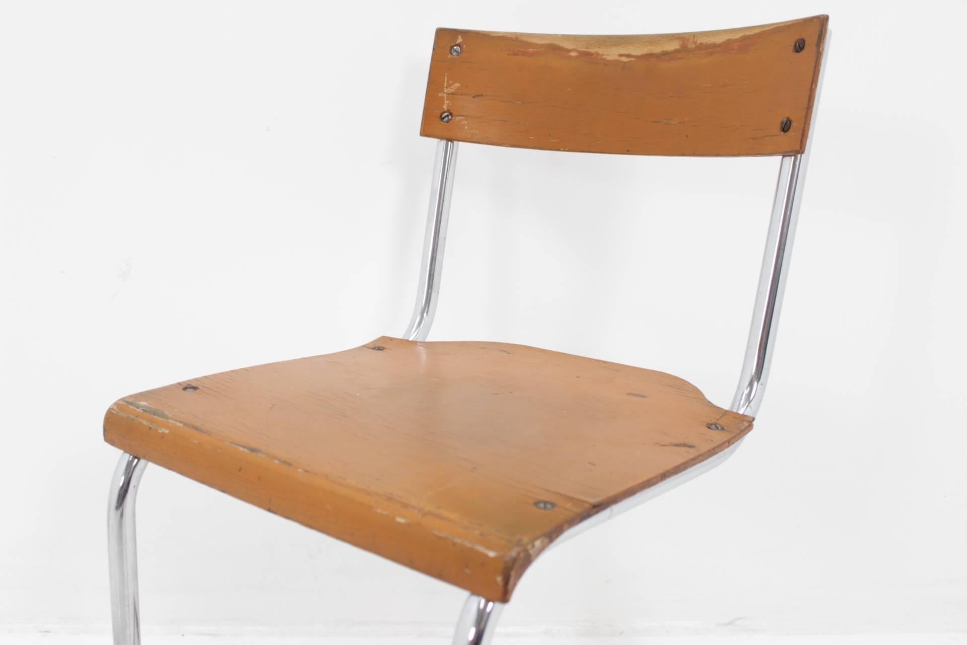 - Producer: Unknown, maybe Thonet
- Original orange color
- Chrome with patina
- Original condition (see detailed pictures)
- circa 1930.