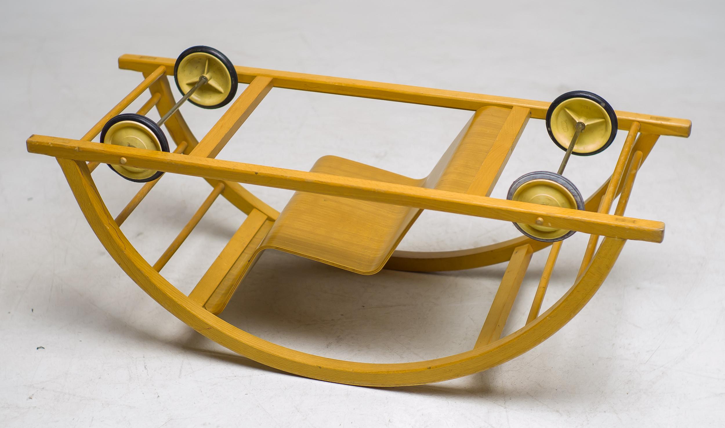 20ième siècle Rocker et voiture de course pour enfants du Bauhaus par Hans Brockhage  en vente