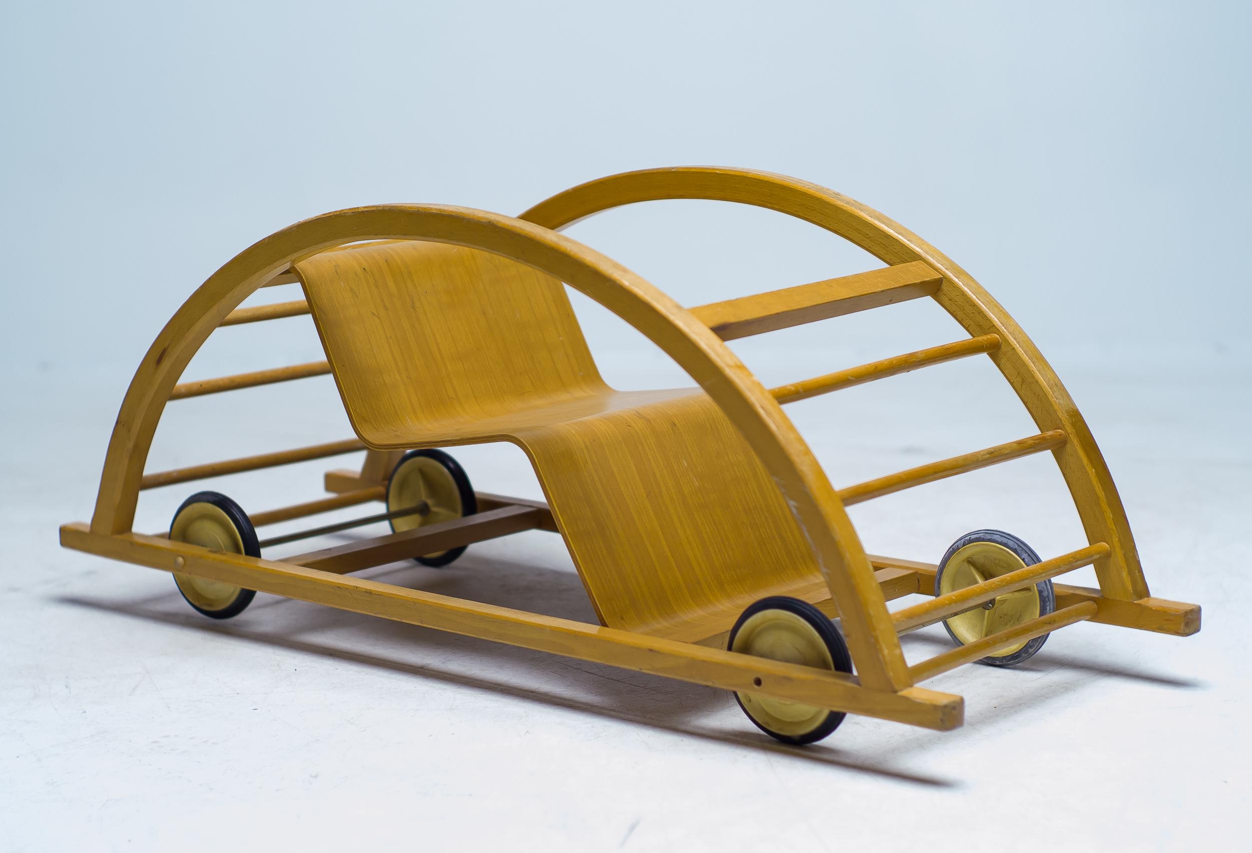 Rocker et voiture de course pour enfants du Bauhaus par Hans Brockhage  en vente 1