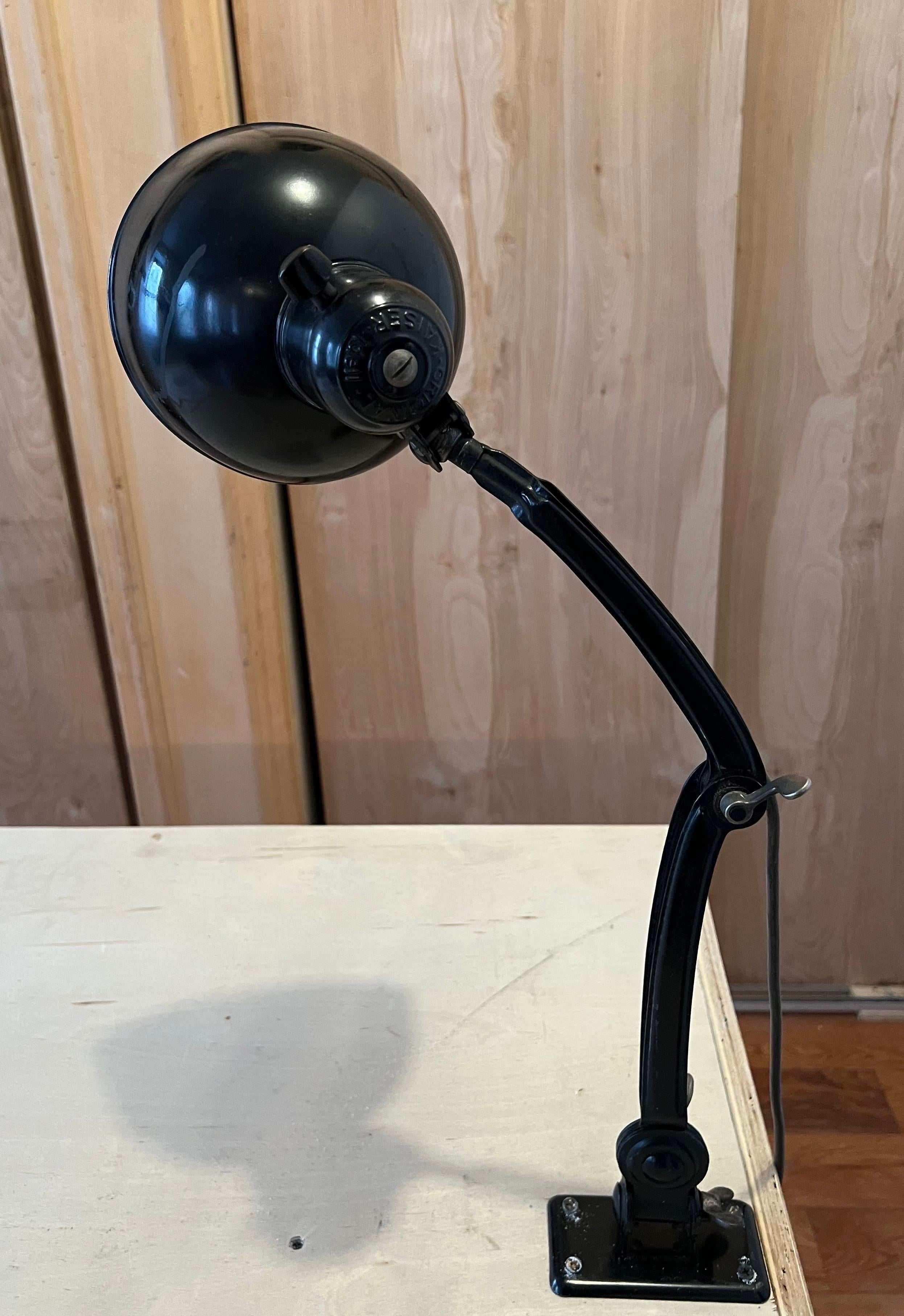 Bauhaus Christian Dell Wall Arm / Desk Table Lamp, Model 6716 In Good Condition For Sale In New York, NY