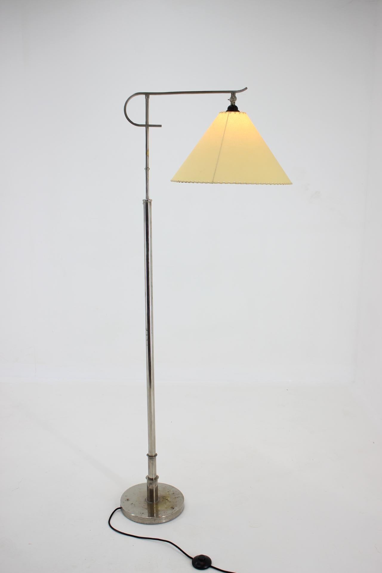 - Functionalism, Bauhaus
- Czechoslovakia, 1930s
- Original condition, patina
- adjustable height 152-164cm
- new parchment paper hand made shade
jt.
