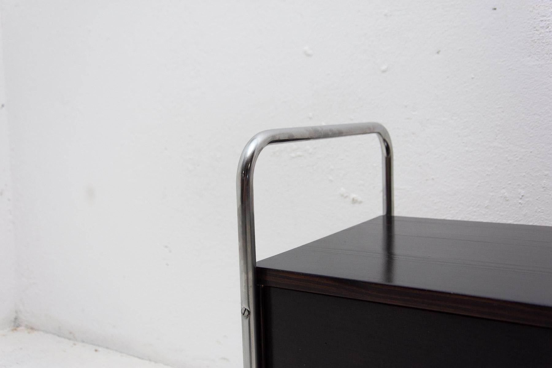 Bauhaus chrome bedside table by Robert Slezak, 1930´s, Czechoslovakia For Sale 4